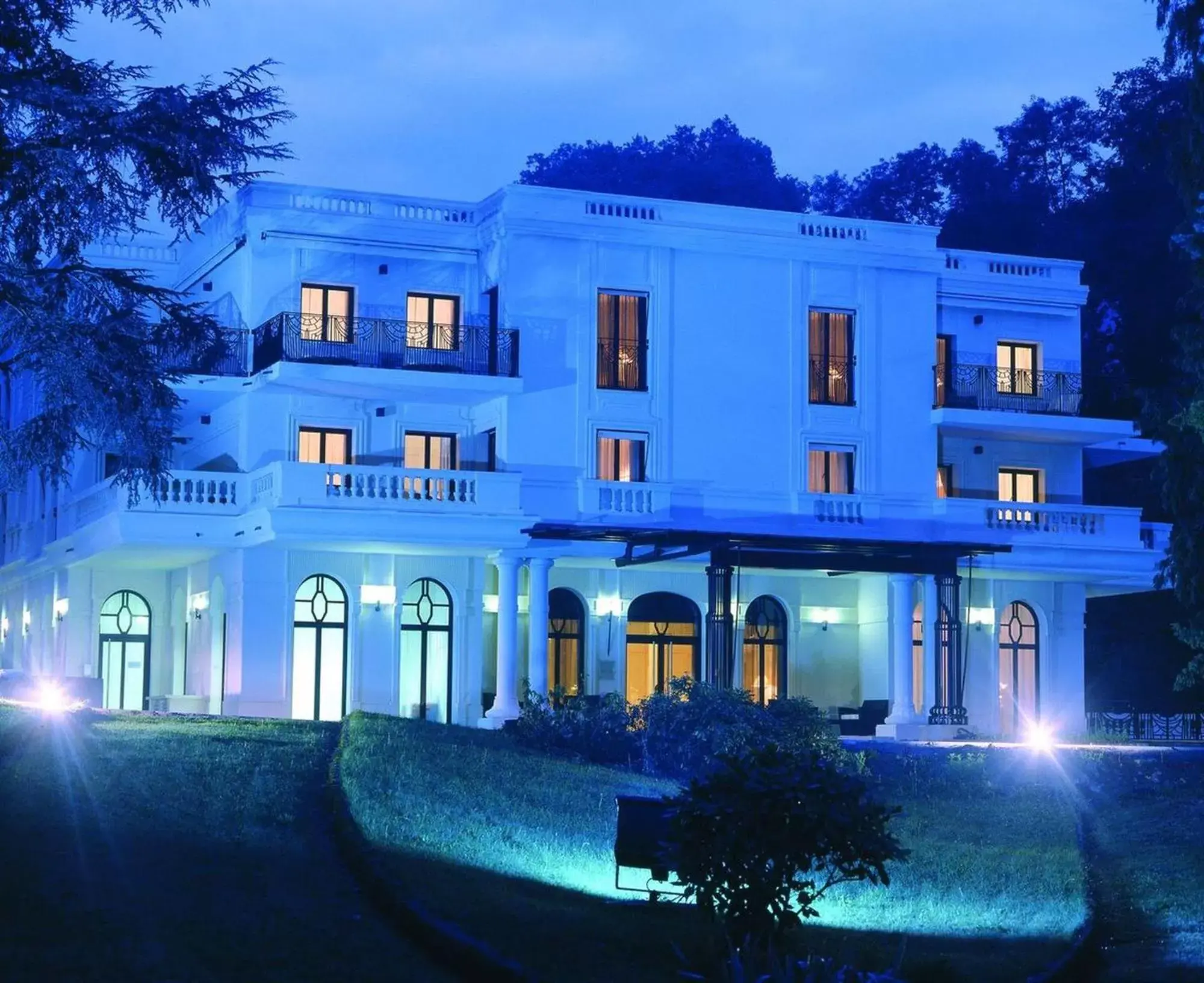 Facade/entrance, Property Building in Hotel & Spa Le Pavillon