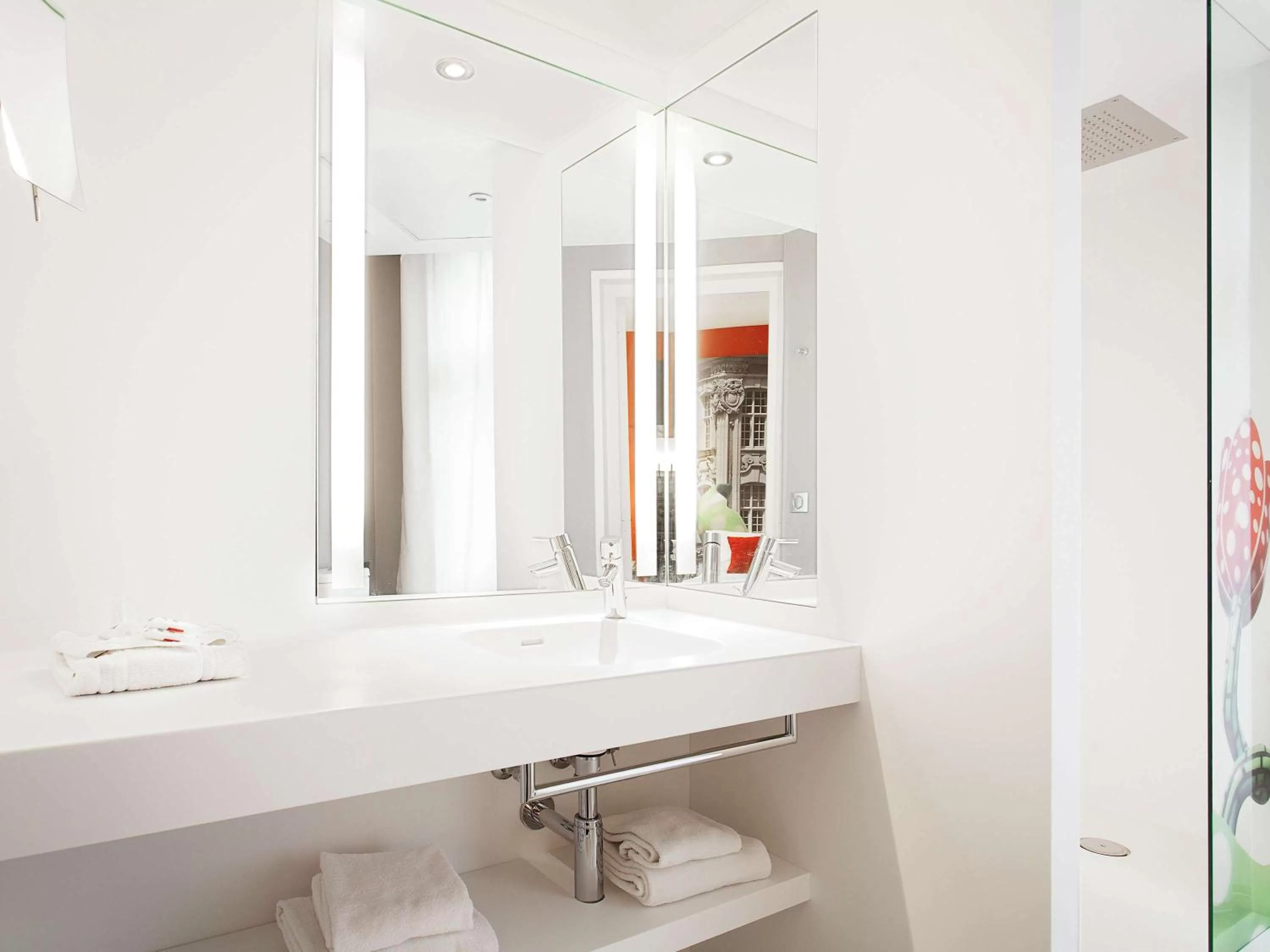 Photo of the whole room in Mercure Lille Centre Grand Place