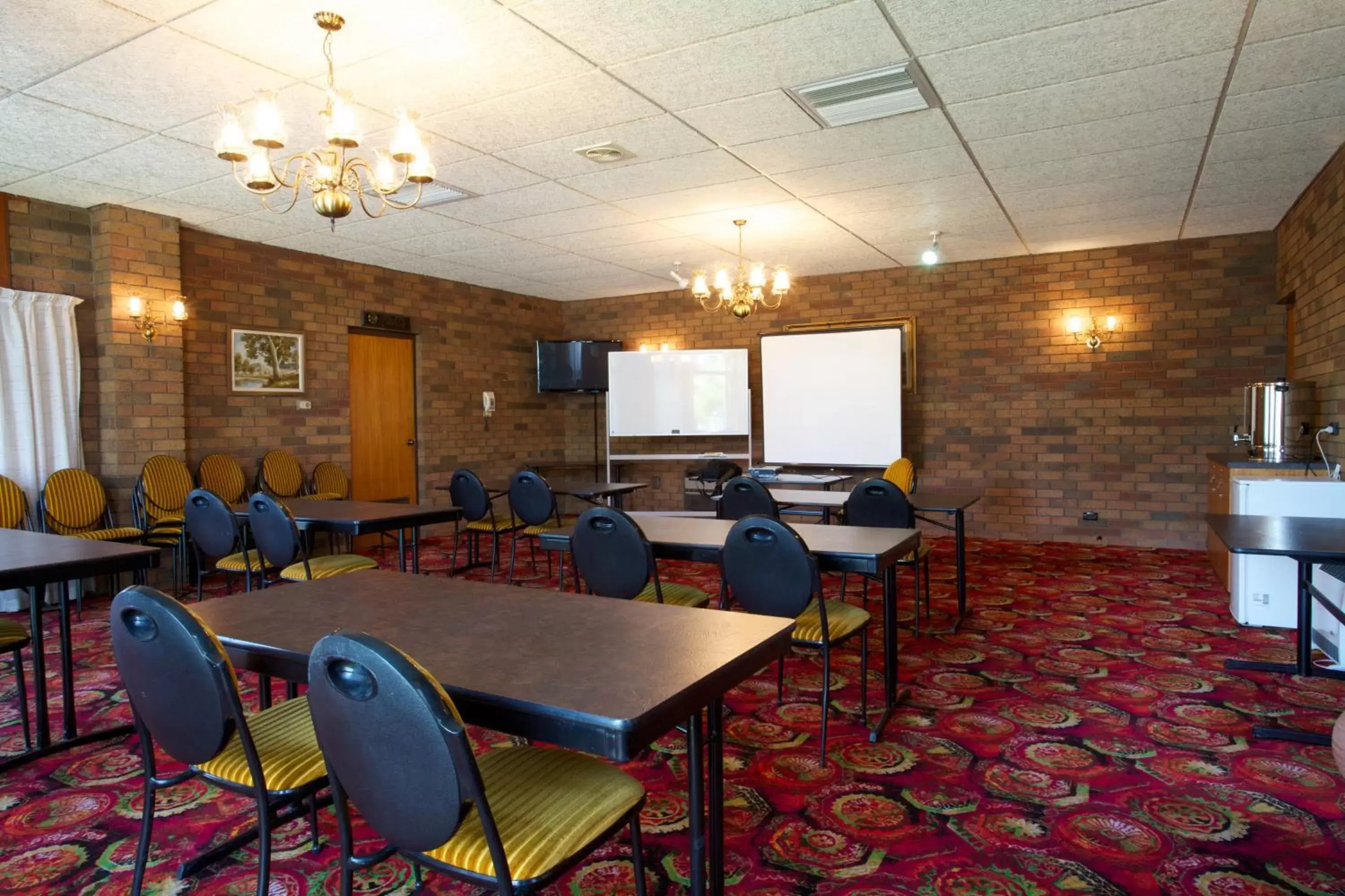 Business facilities in Golden Grain Motor Inn