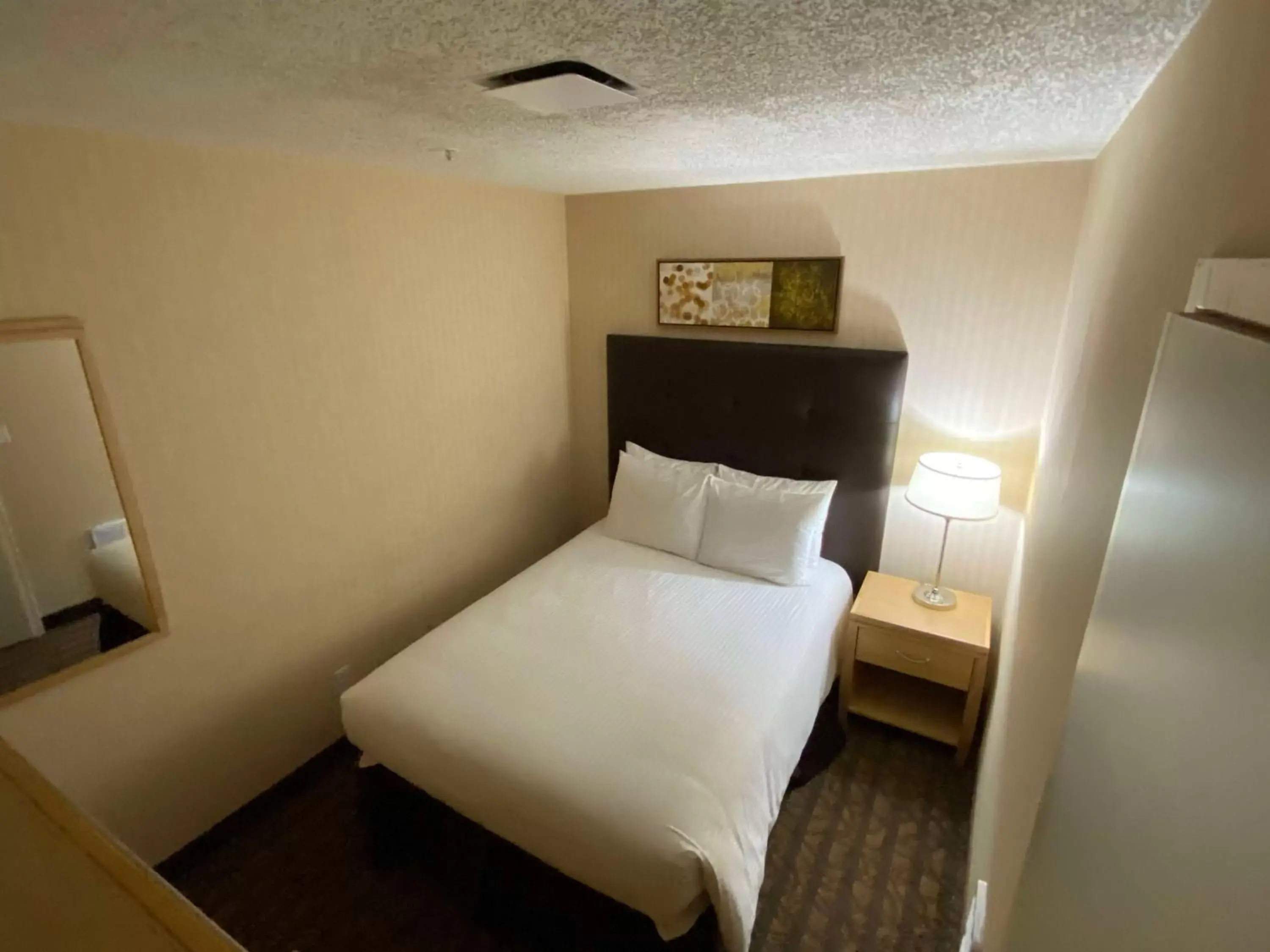 Bedroom, Bed in Best Western Cold Lake Inn