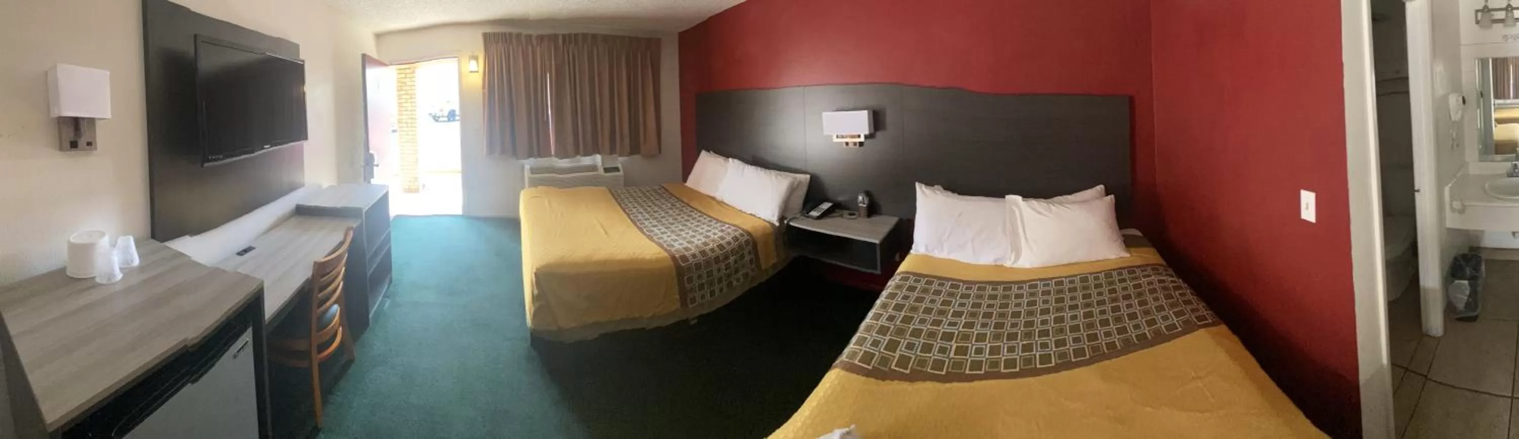 Bed in Windsor Inn Lake Havasu City