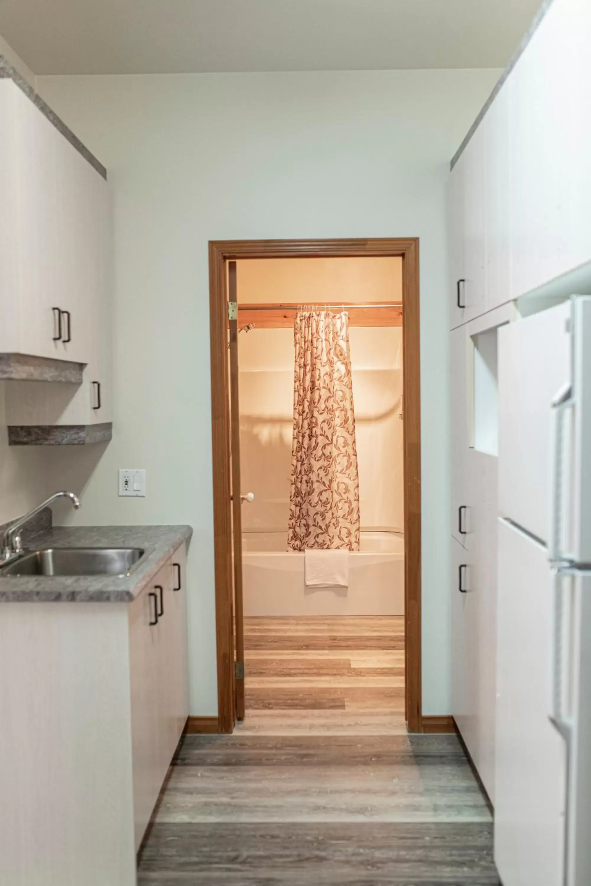 Bathroom, Kitchen/Kitchenette in Motel Et Condo Chez Charley