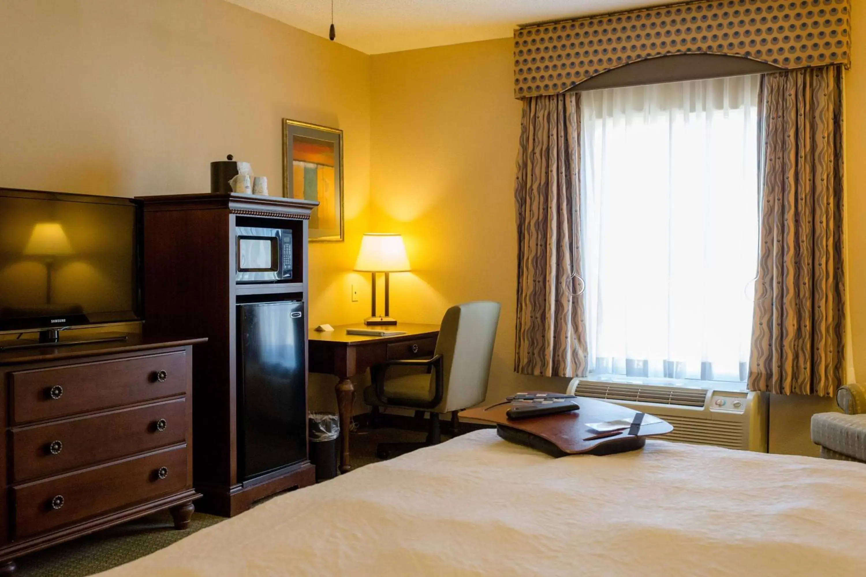 Living room, TV/Entertainment Center in Hampton Inn Oxford-West