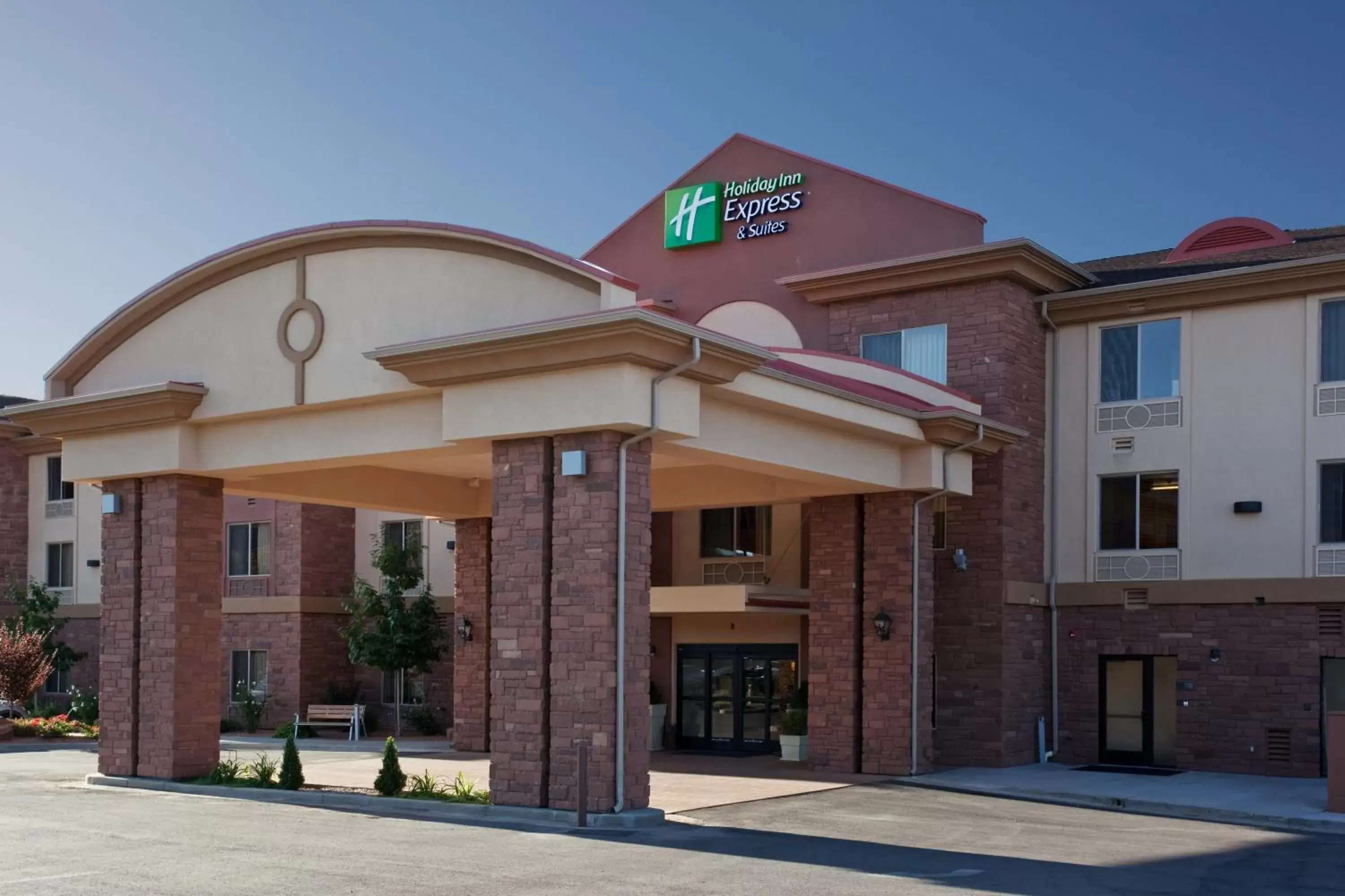 Property Building in Holiday Inn Express & Suites Kanab, an IHG Hotel