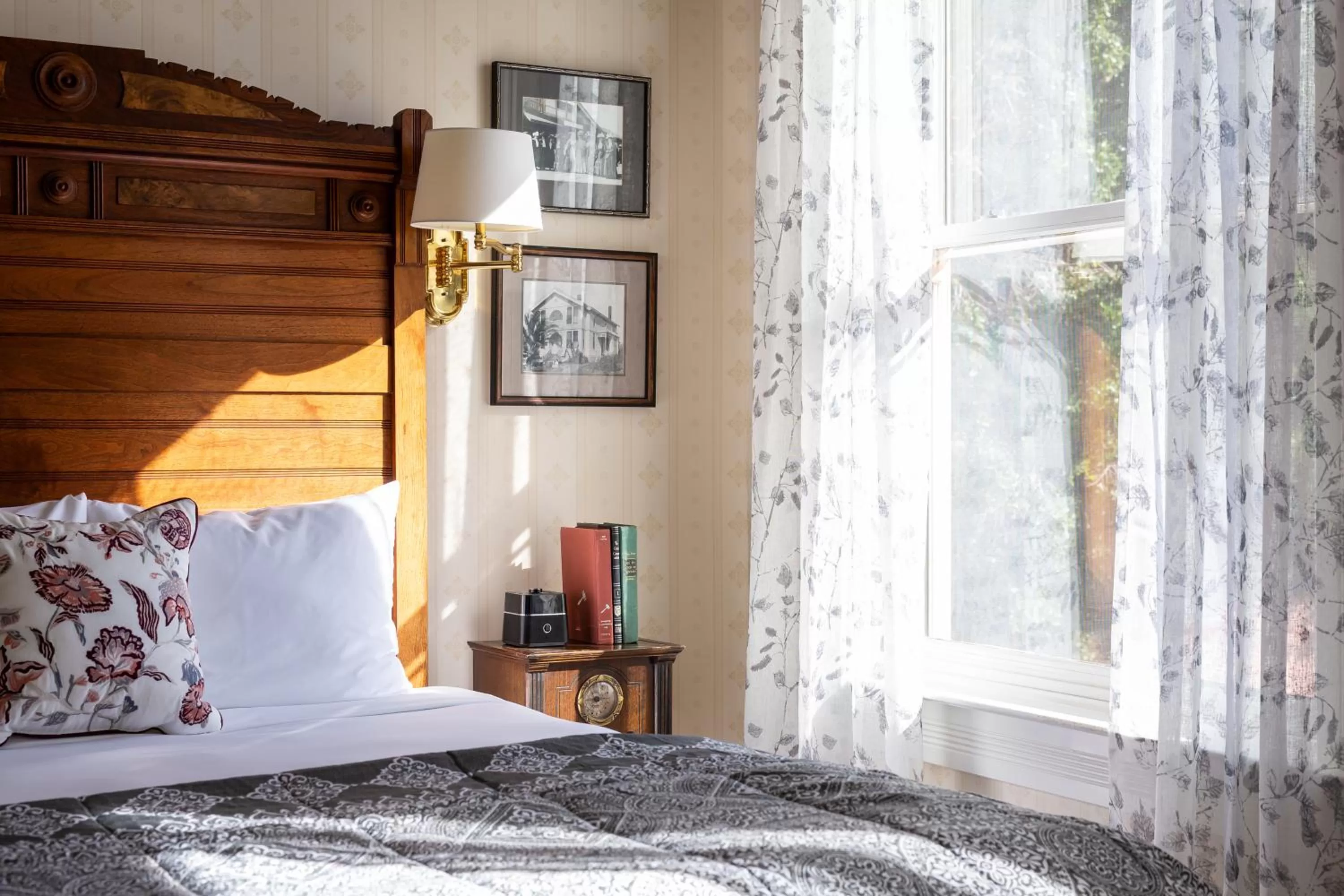 Bed in Garden Street Inn Downtown San Luis Obispo, A Kirkwood Collection Hotel