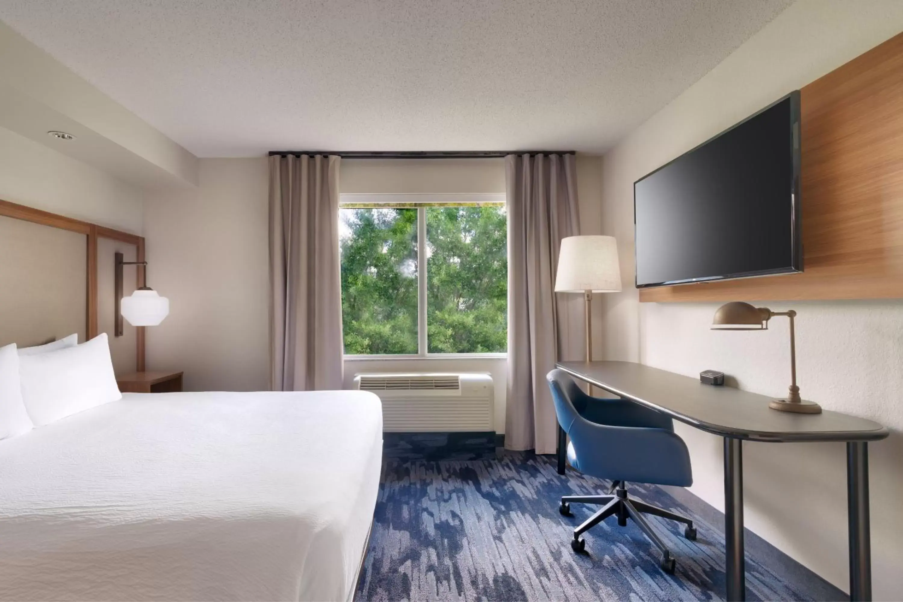 Bedroom in Fairfield Inn & Suites by Marriott Albany