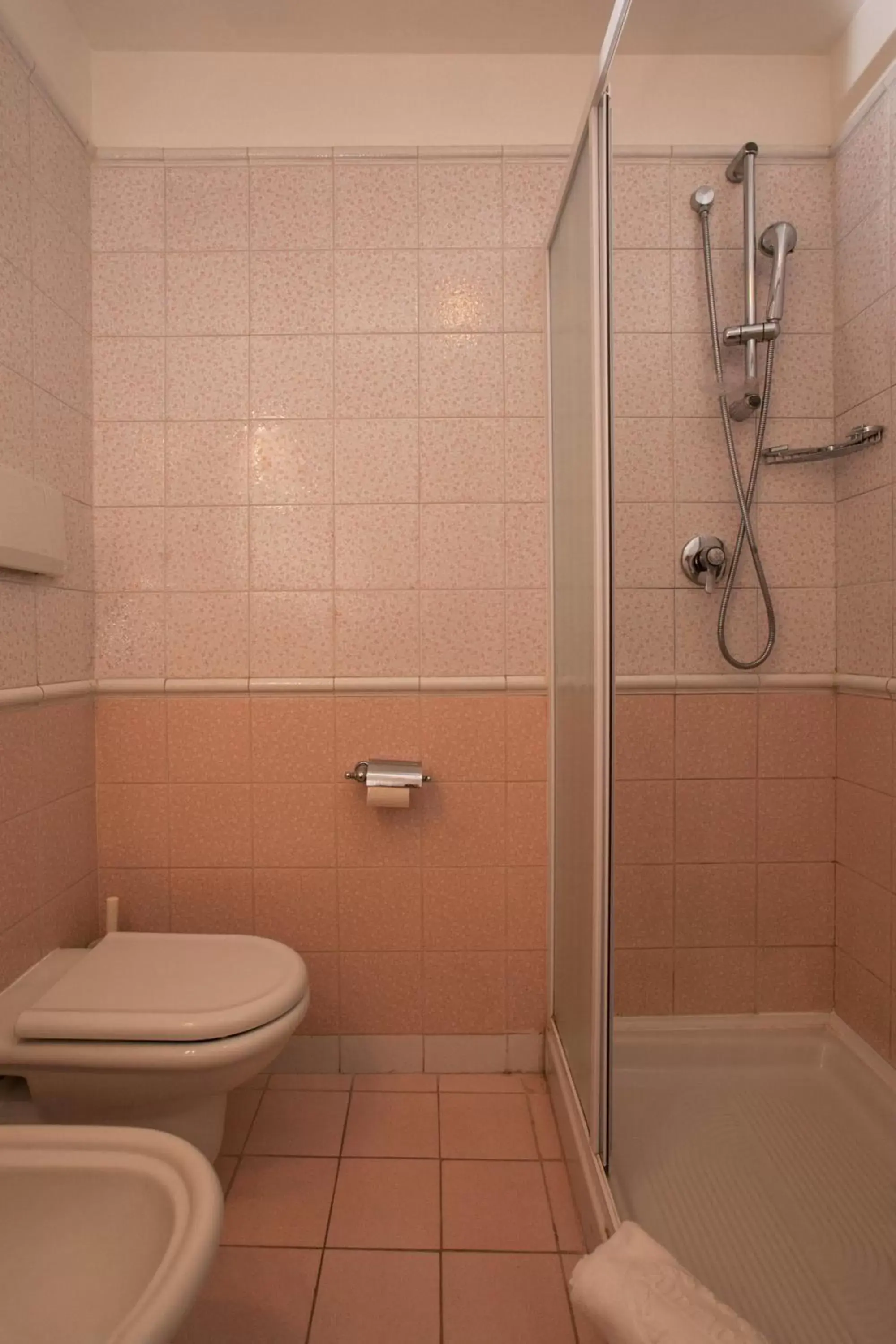 Shower, Bathroom in Zodiacus Residence