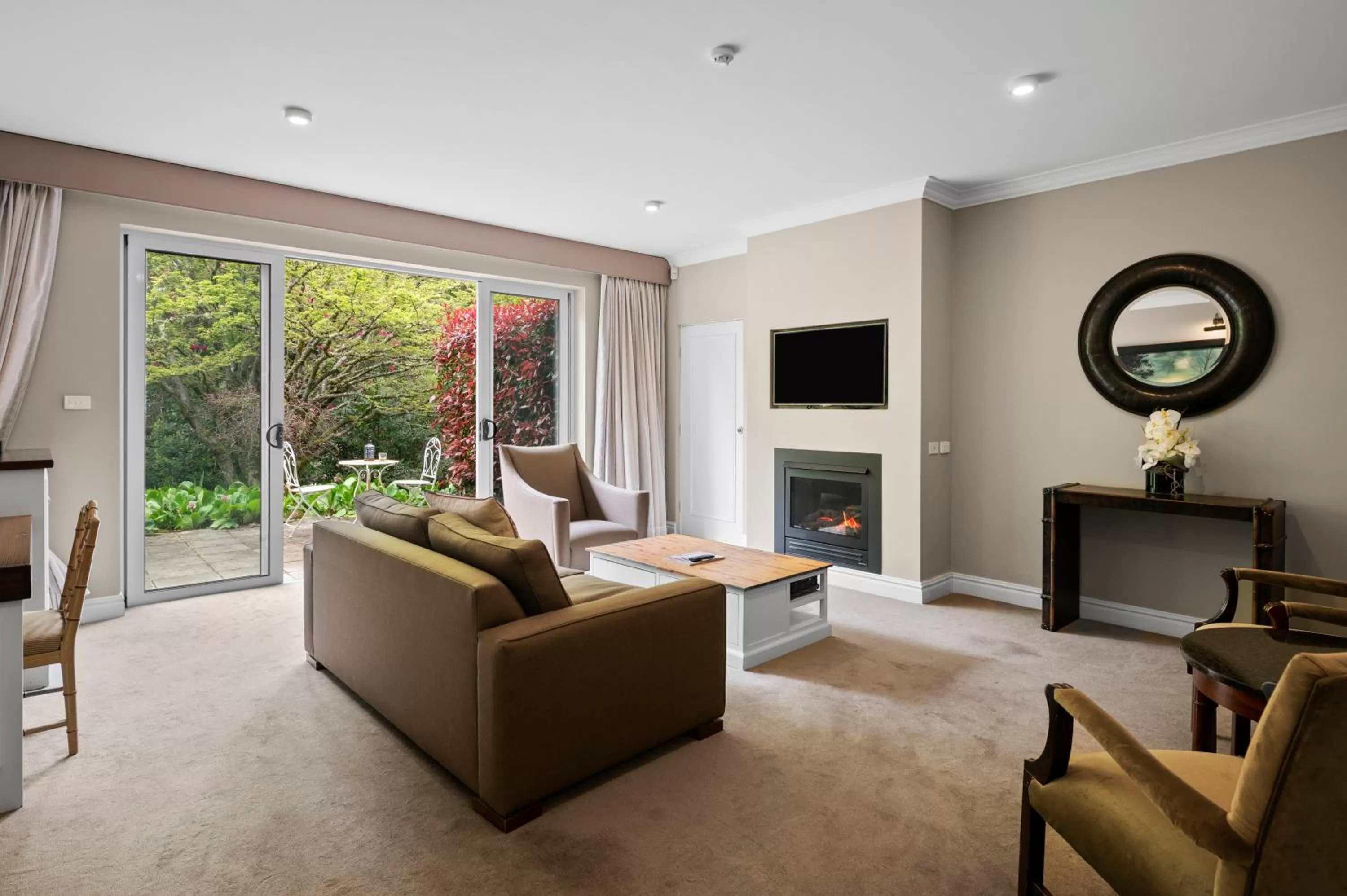 Patio in Parklands Country Gardens & Lodges Blue Mountains