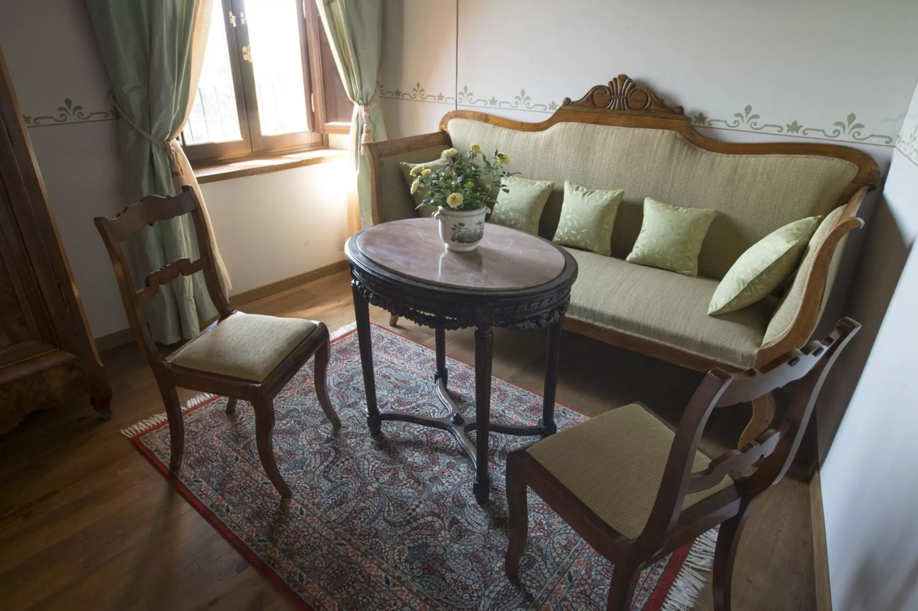 Decorative detail, Seating Area in Palazzo Pacini