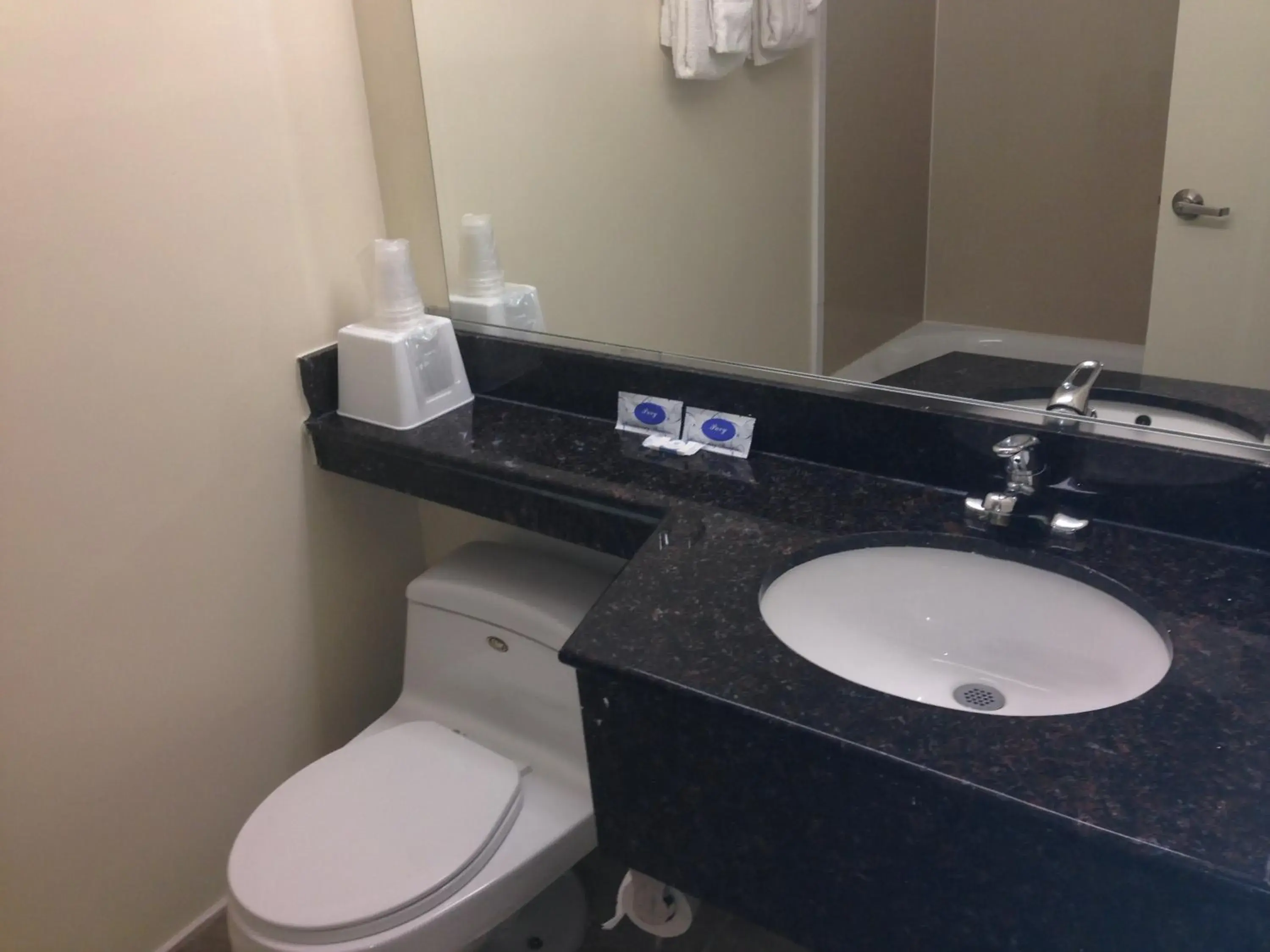 Property building, Bathroom in Red Carpet Inn - New Brunswick