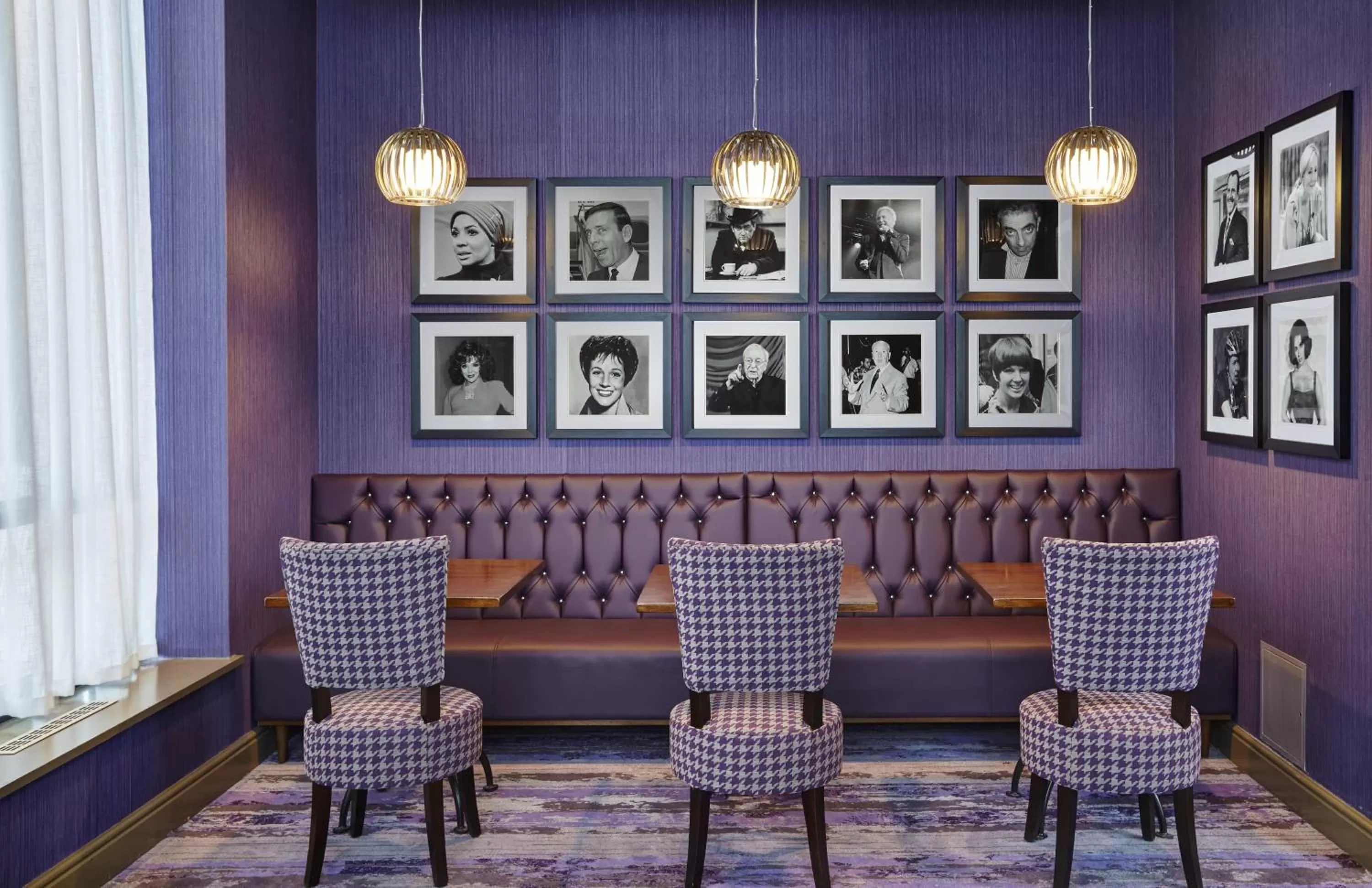 Lounge or bar in Leonardo Hotel Milton Keynes