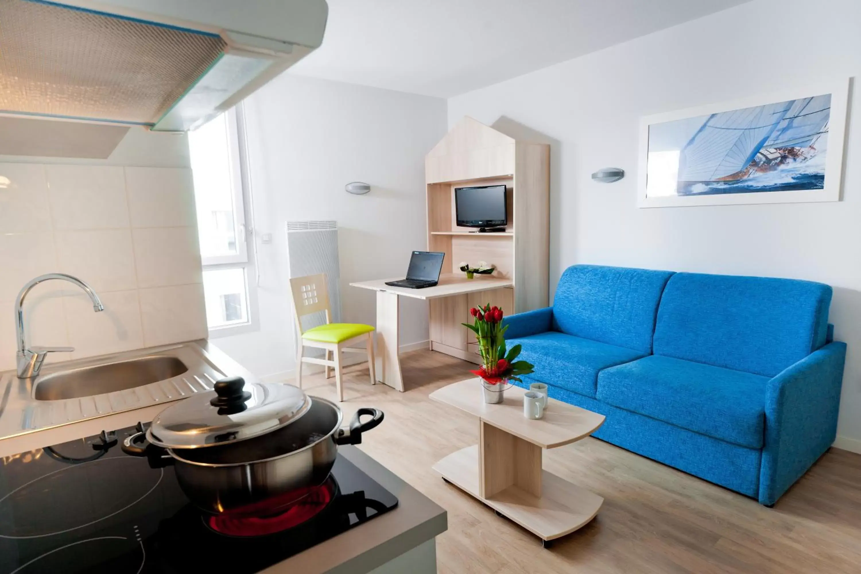 Kitchen or kitchenette, Kitchen/Kitchenette in Lagrange Apart'Hotel l’Escale Marine