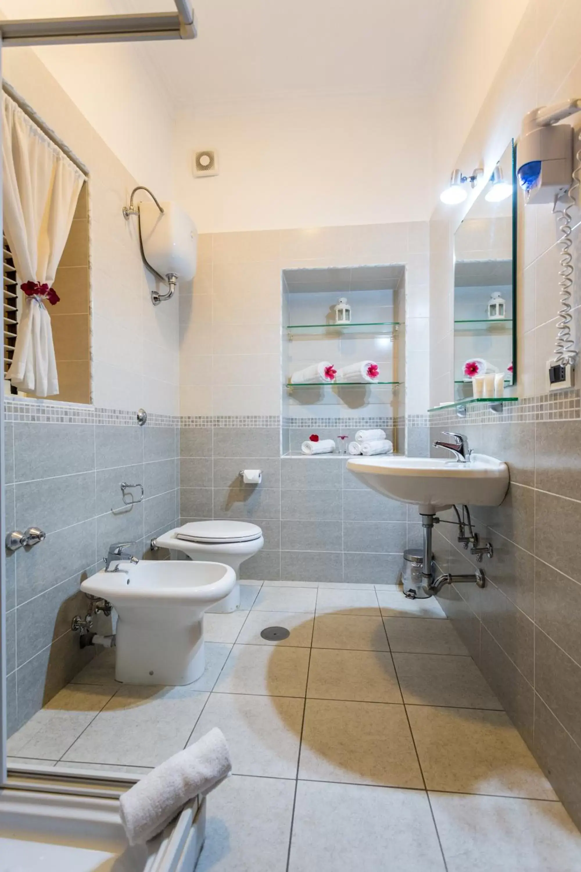 Bathroom in Hotel del Sole