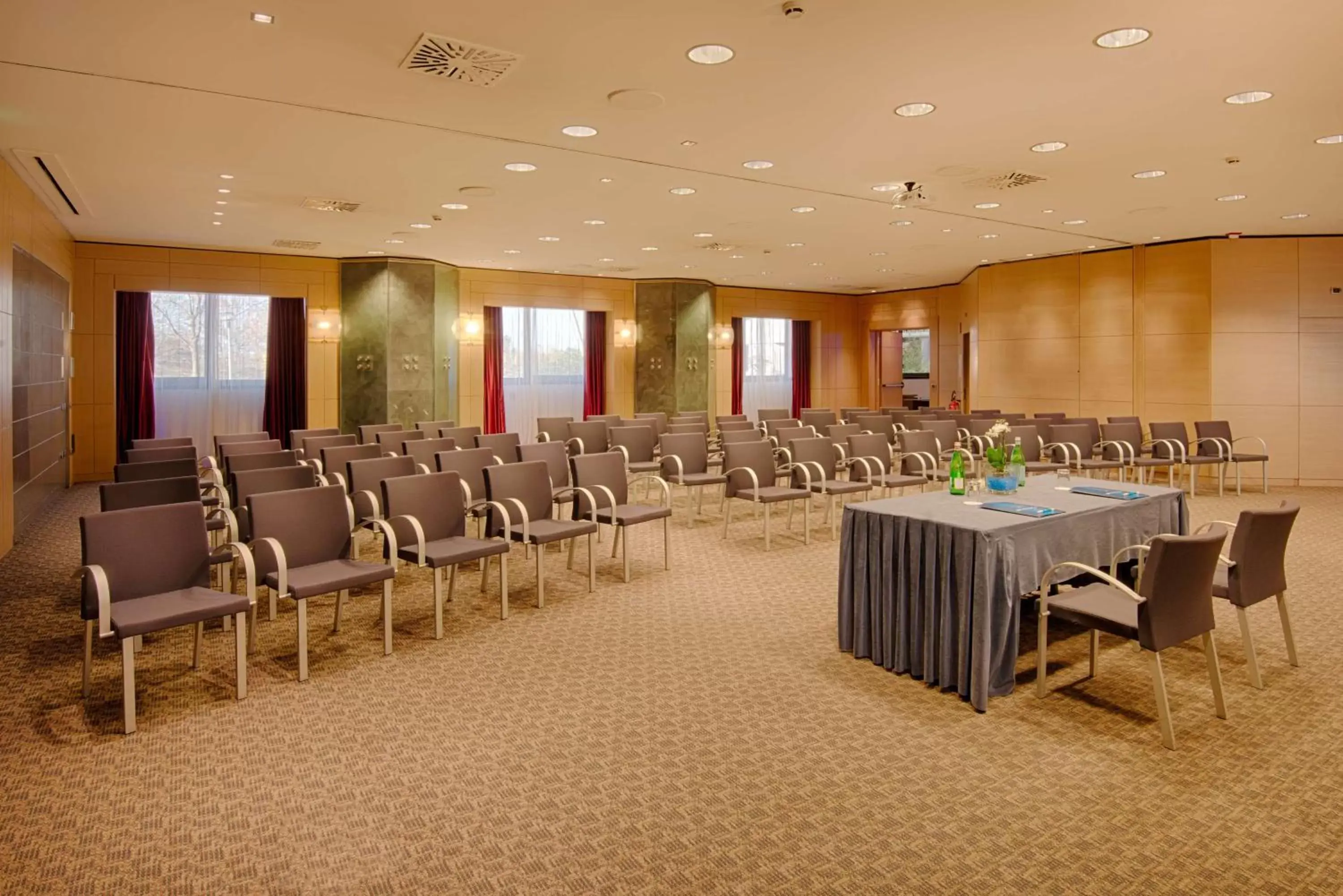 Meeting/conference room in NH Bologna Villanova