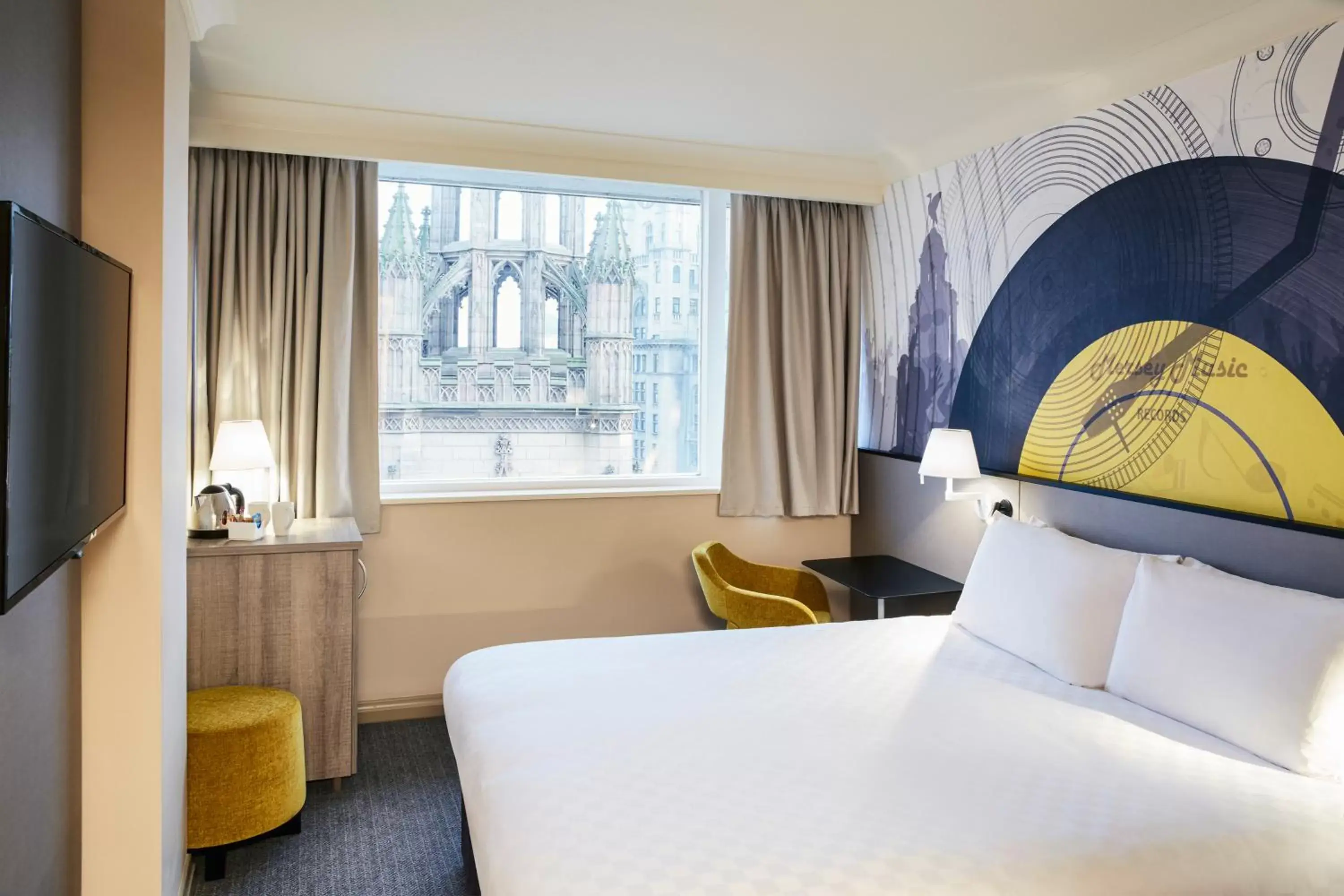 Bed in Mercure Liverpool Atlantic Tower Hotel