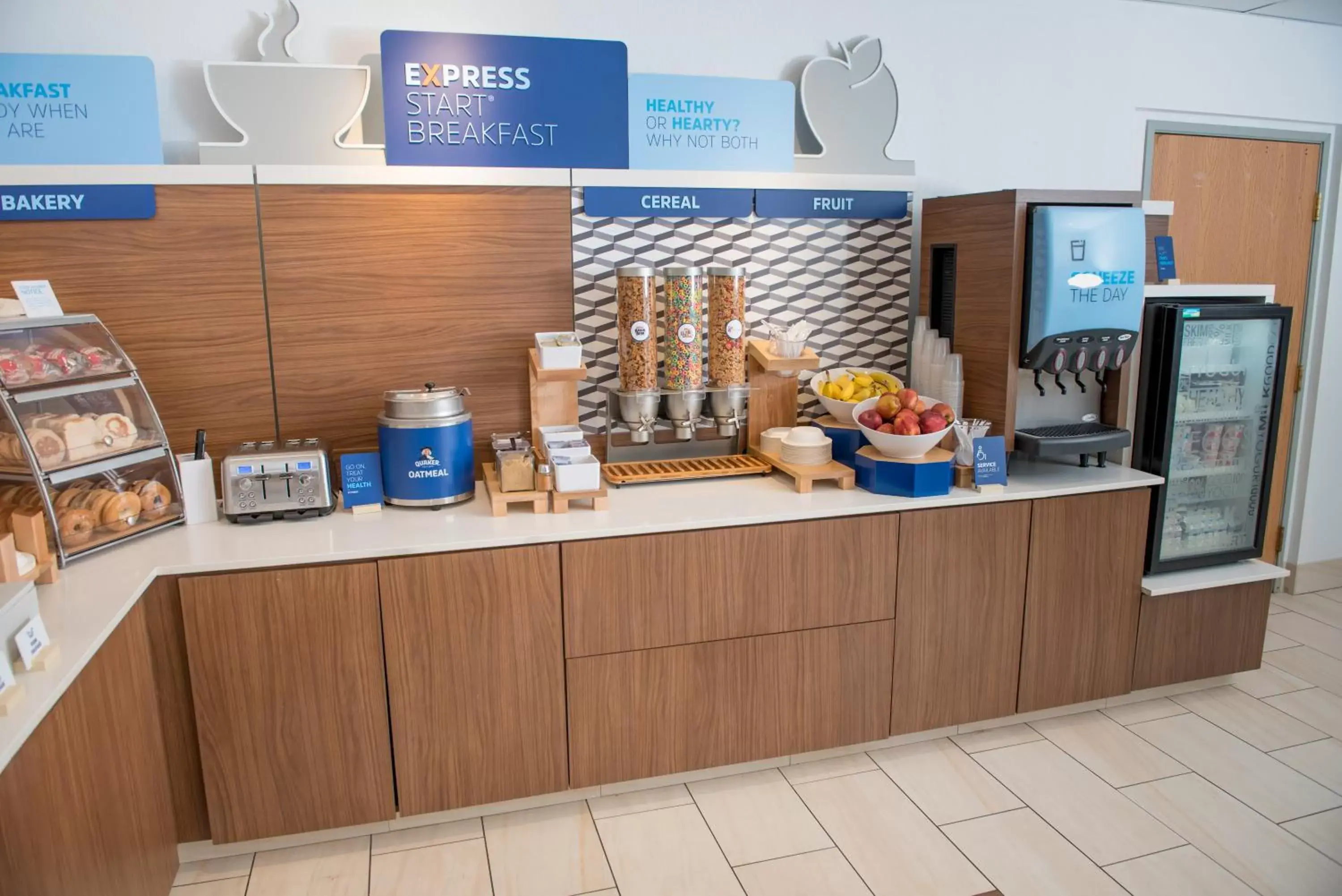 Breakfast in Holiday Inn Express Hotel & Suites Elkhart-South by IHG Breakfast in Holiday Inn Express Hotel & Suites Elkhart-South by IHG