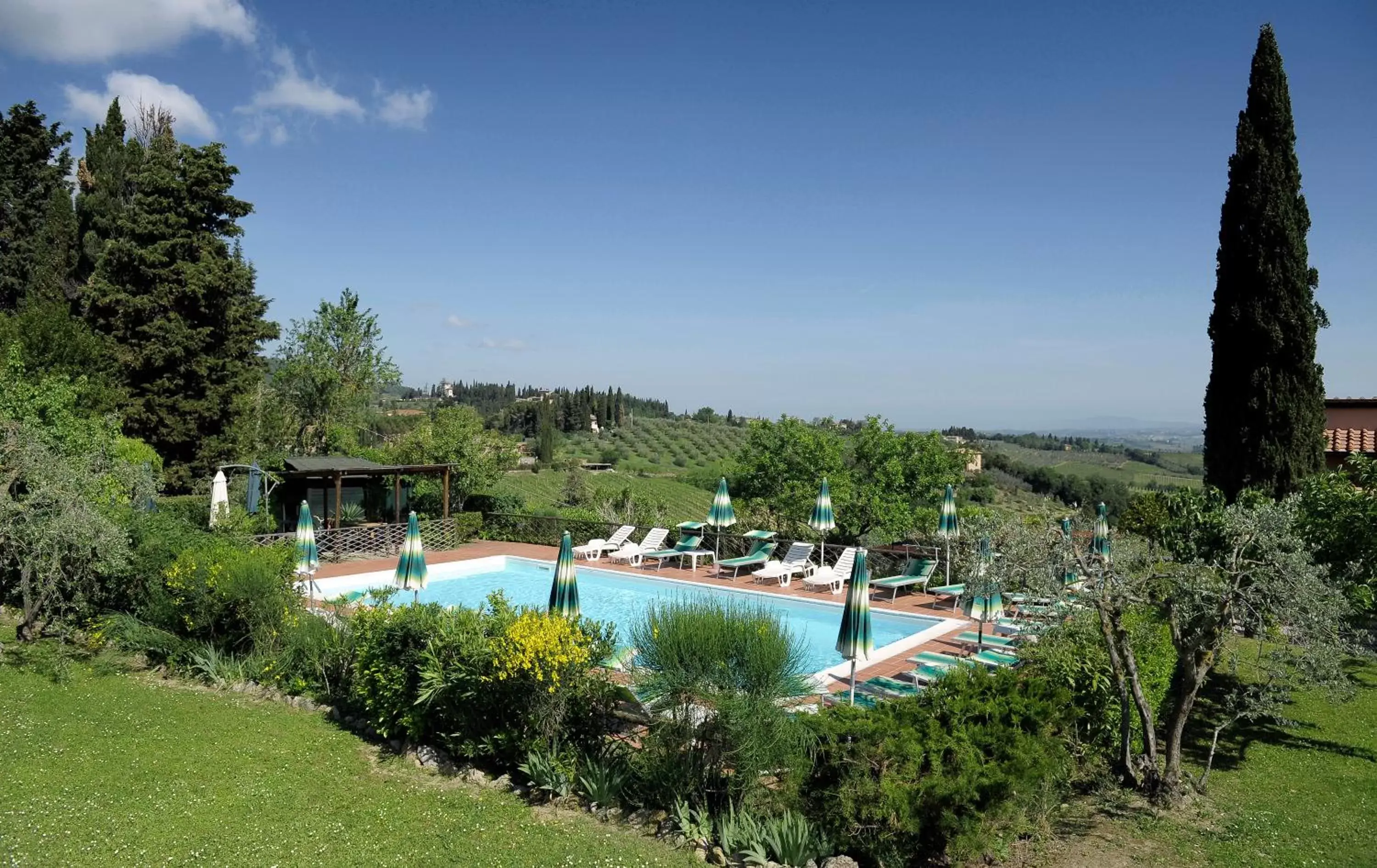 Garden, Swimming Pool in Hotel Villa Belvedere