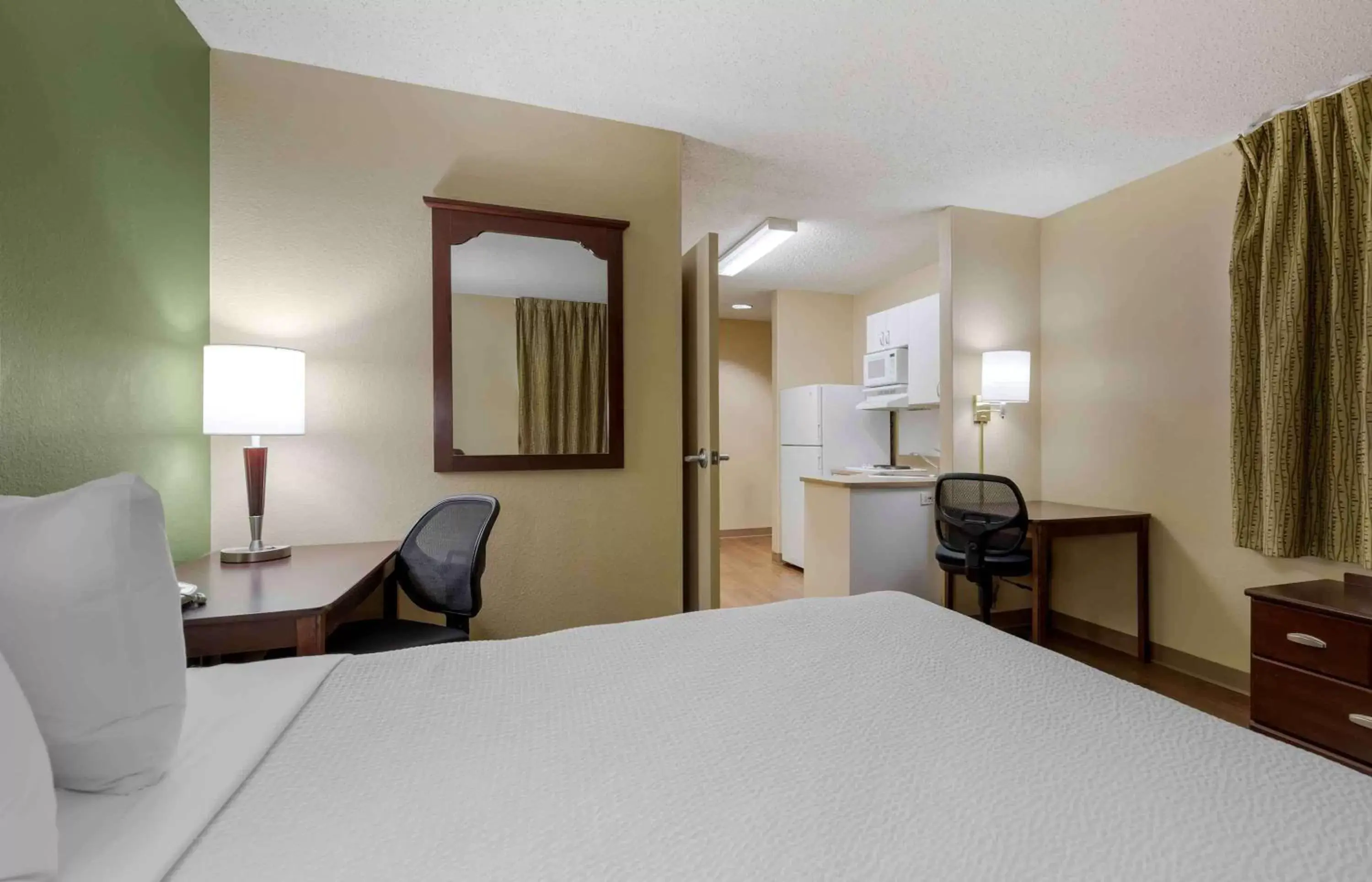 Bedroom, Bed in Extended Stay America Suites - Laredo - Del Mar