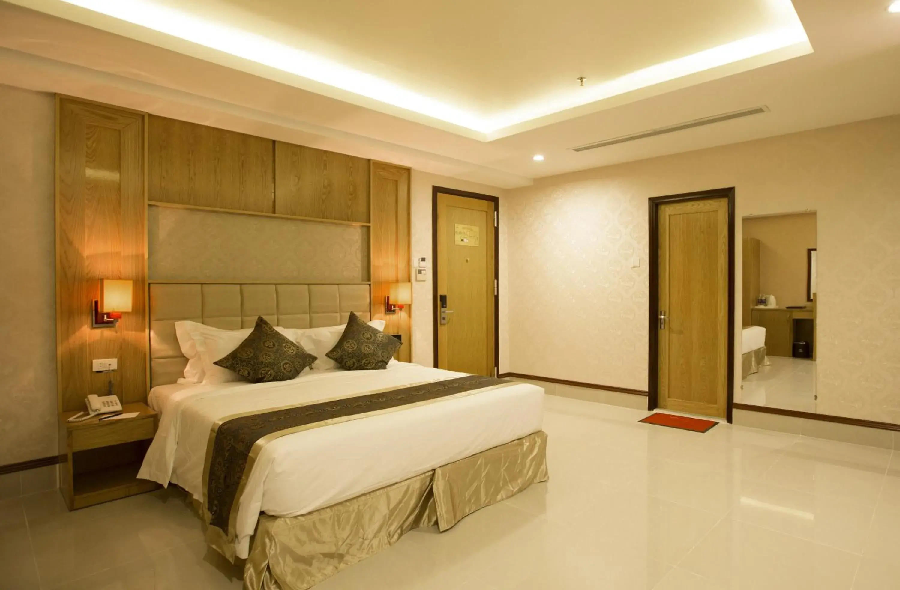 Bedroom, Bed in West Hotel