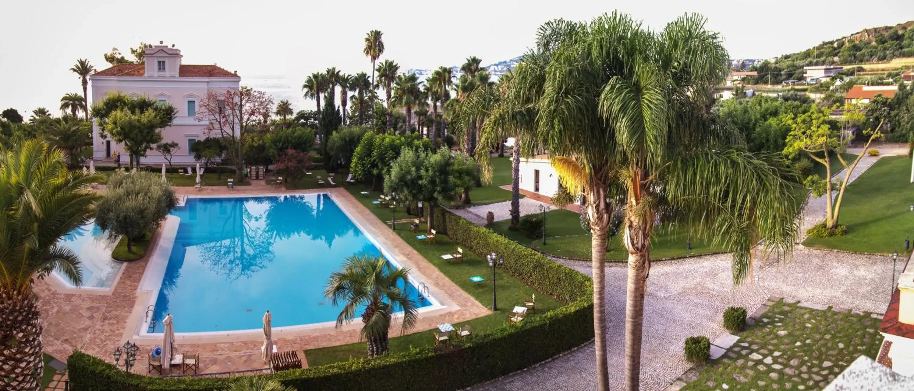 City view, Pool View in Villa Irlanda Grand Hotel