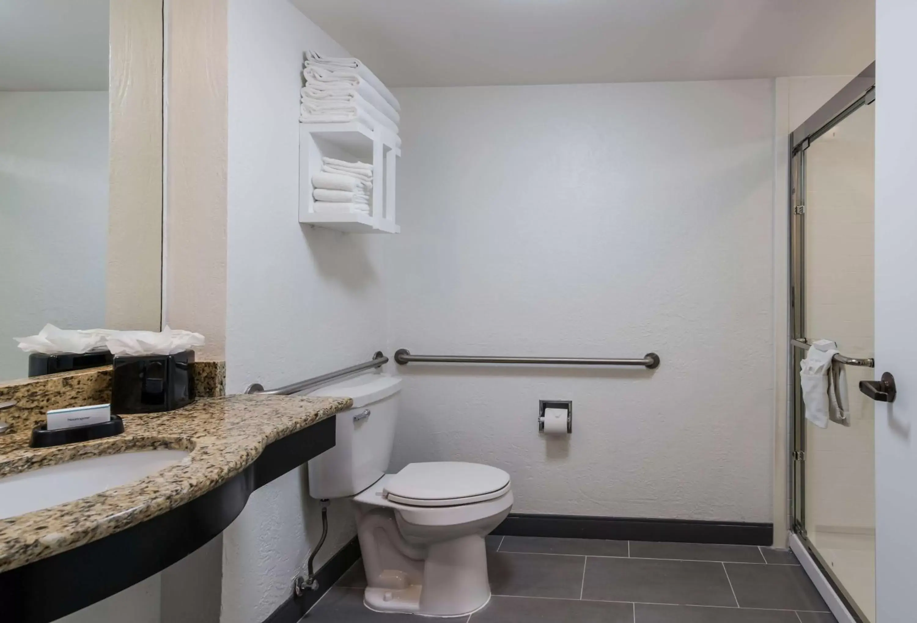 Bathroom in Hampton Inn & Suites Chicago-Hoffman Estates