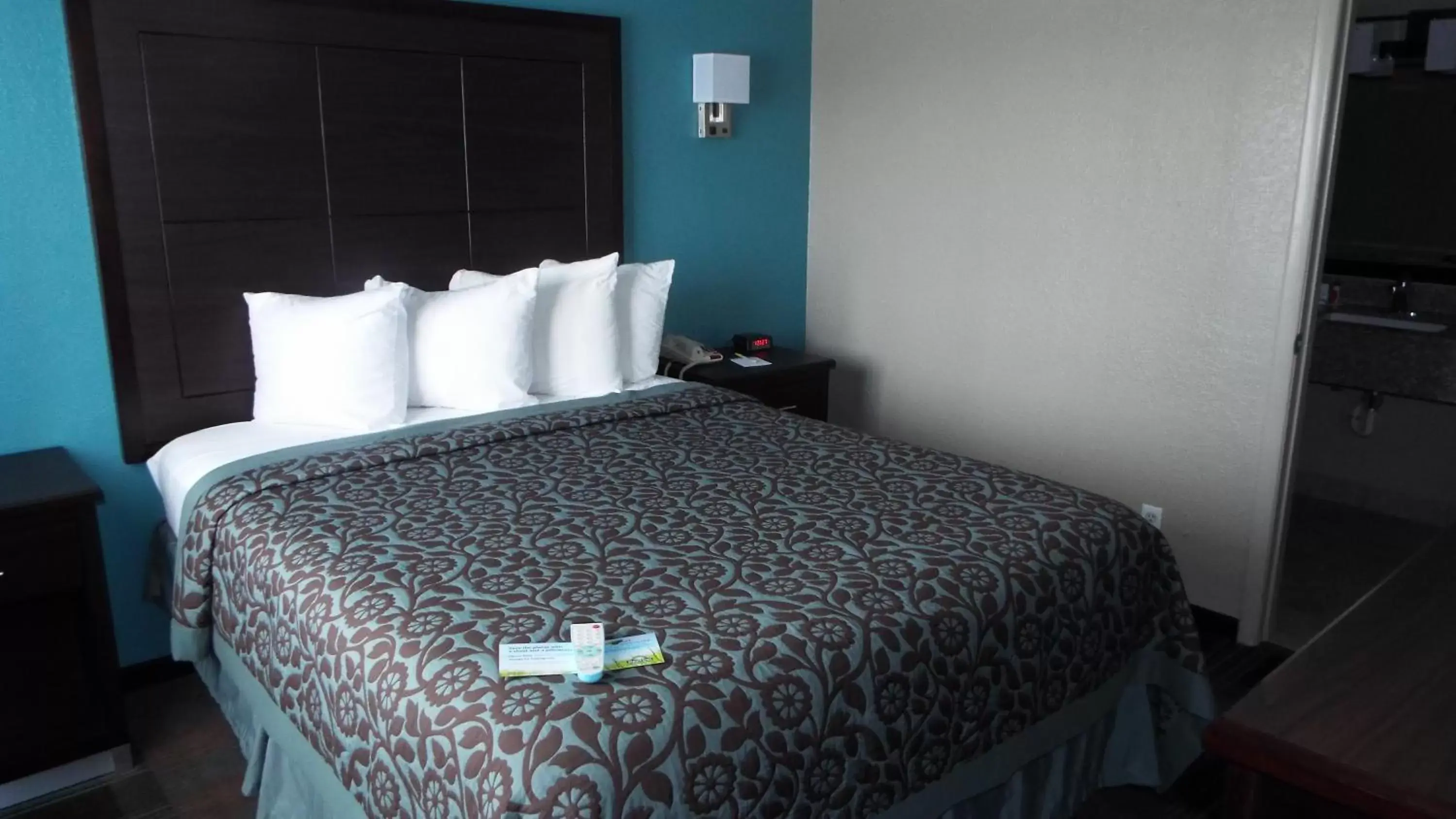 Bed in Days Inn & Suites by Wyndham Springfield on I-44