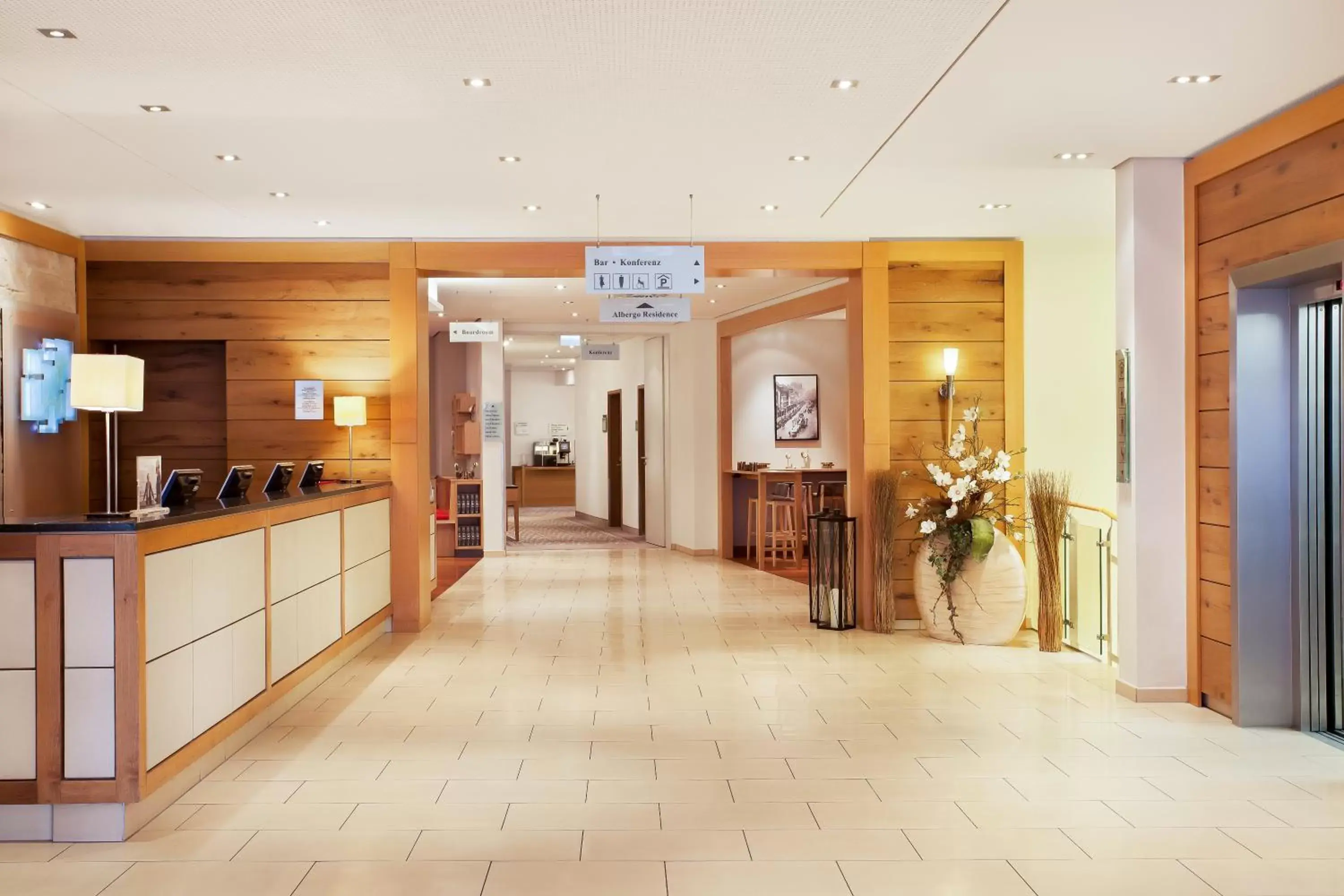 Property building, Lobby/Reception in Holiday Inn Nürnberg City Centre, an IHG Hotel