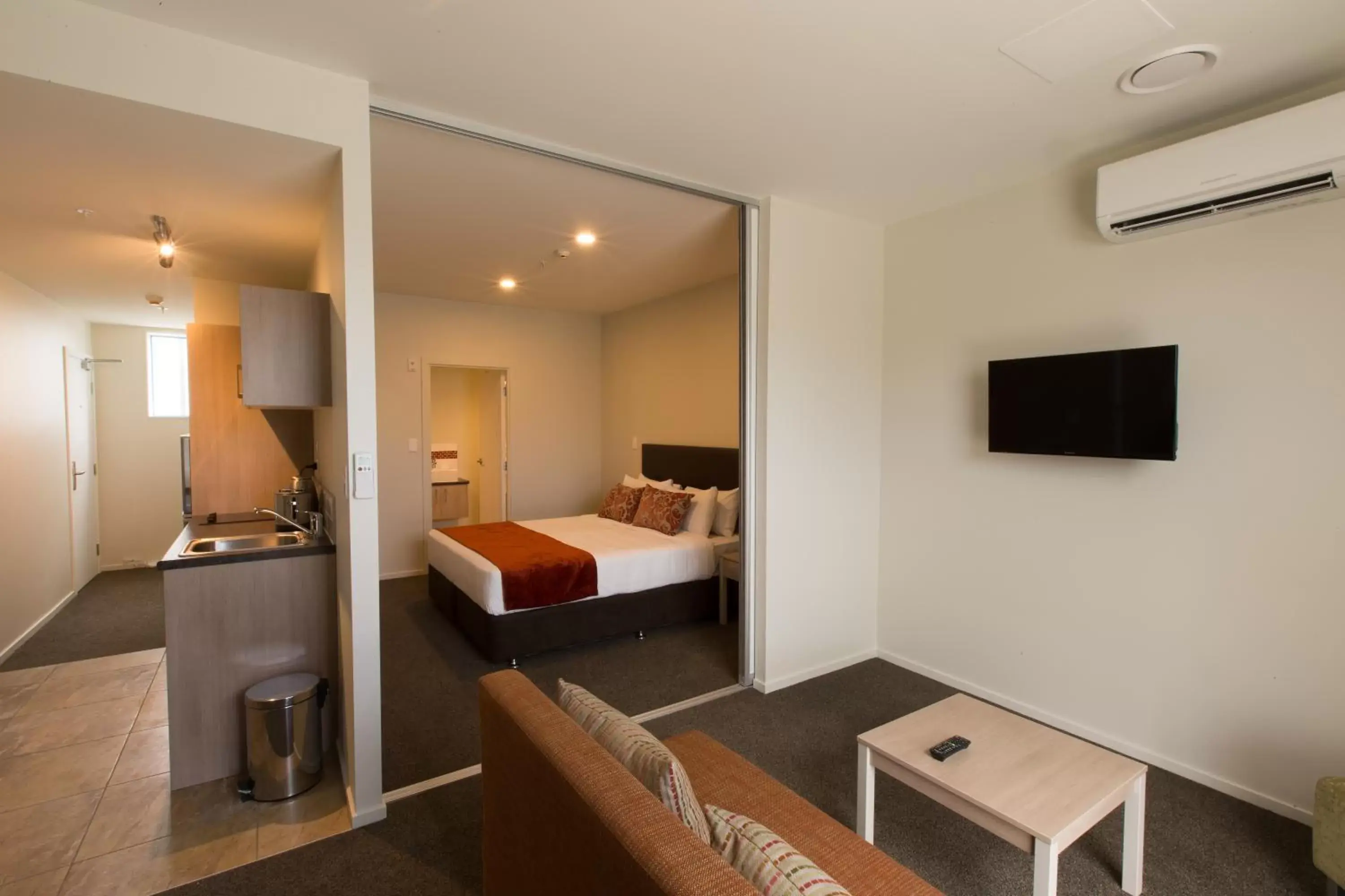 TV and multimedia, Bed in Ramada Suites by Wyndham Christchurch City