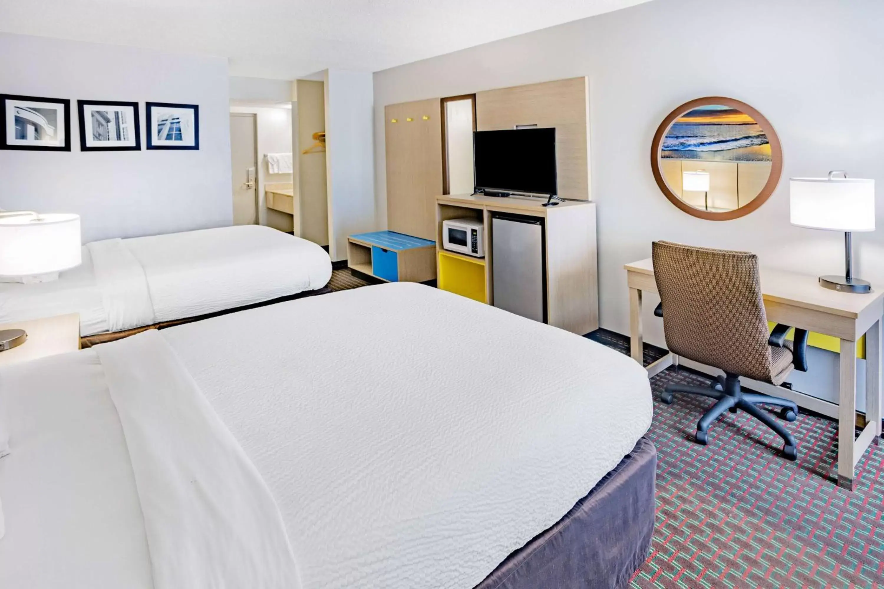 Photo of the whole room, Bed in Days Inn by Wyndham Hartsfield Jackson Atlanta Airport West