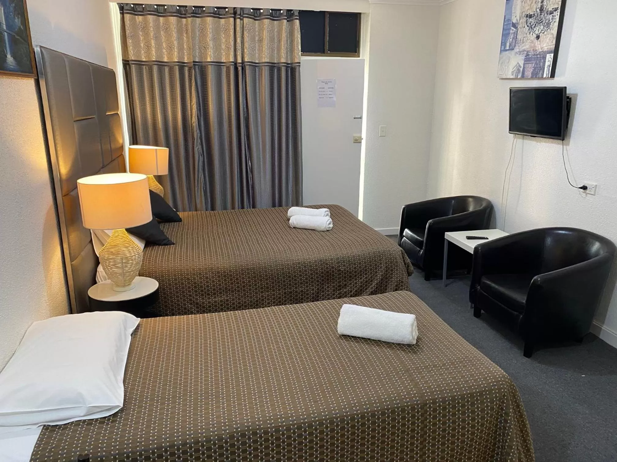 Bedroom, Bed in Tollgate Motel