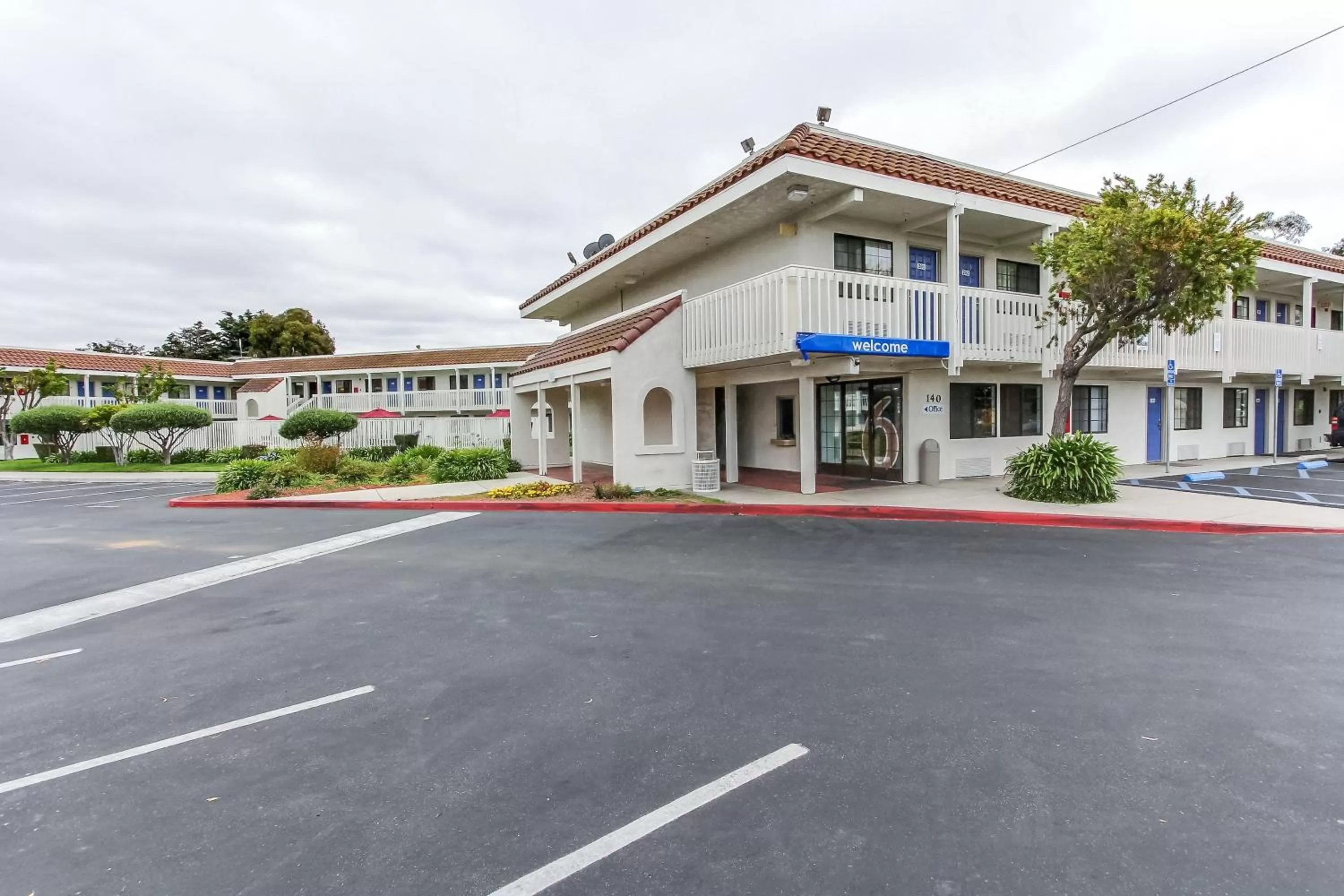 Facade/entrance in Motel 6-Salinas, CA - North Monterey Area