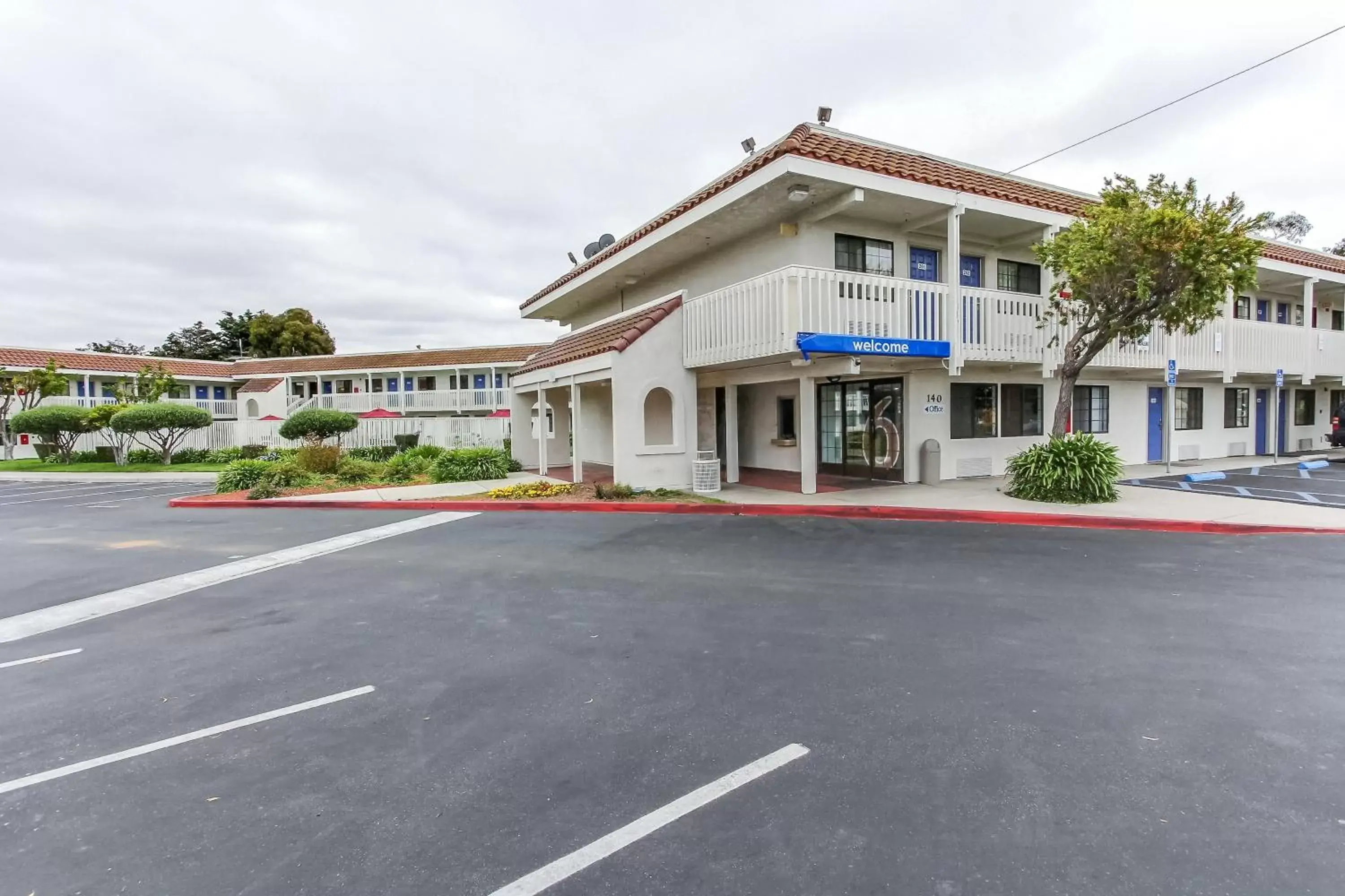 Facade/entrance, Property Building in Motel 6-Salinas, CA - North Monterey Area