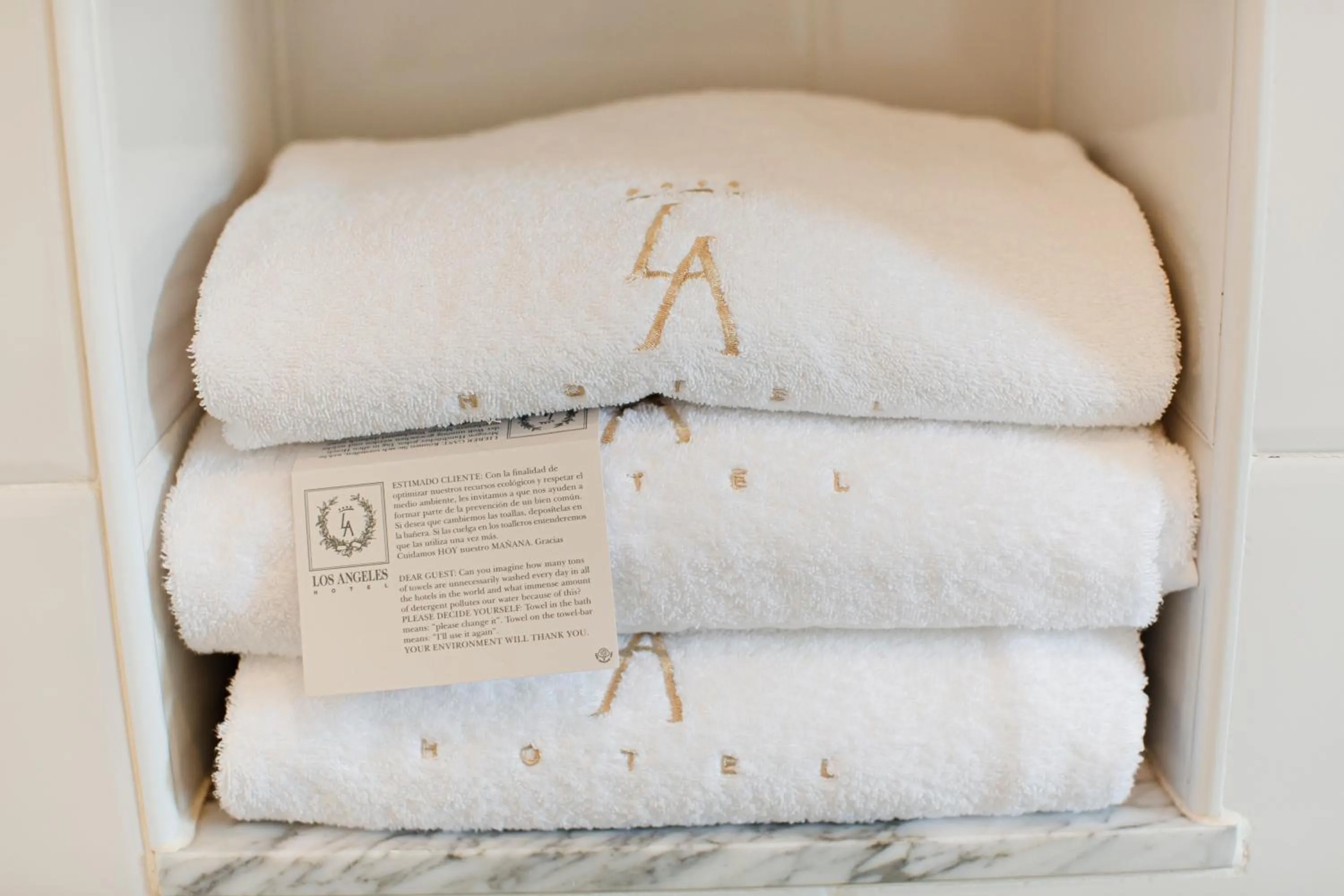 towels in Hotel Los Ángeles Denia