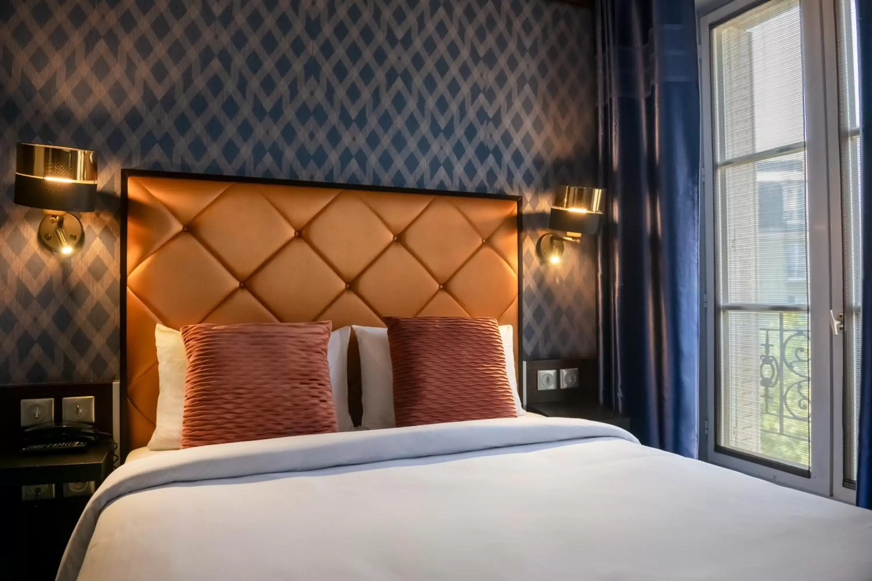 Bedroom, Bed in Hôtel du Parc Montparnasse