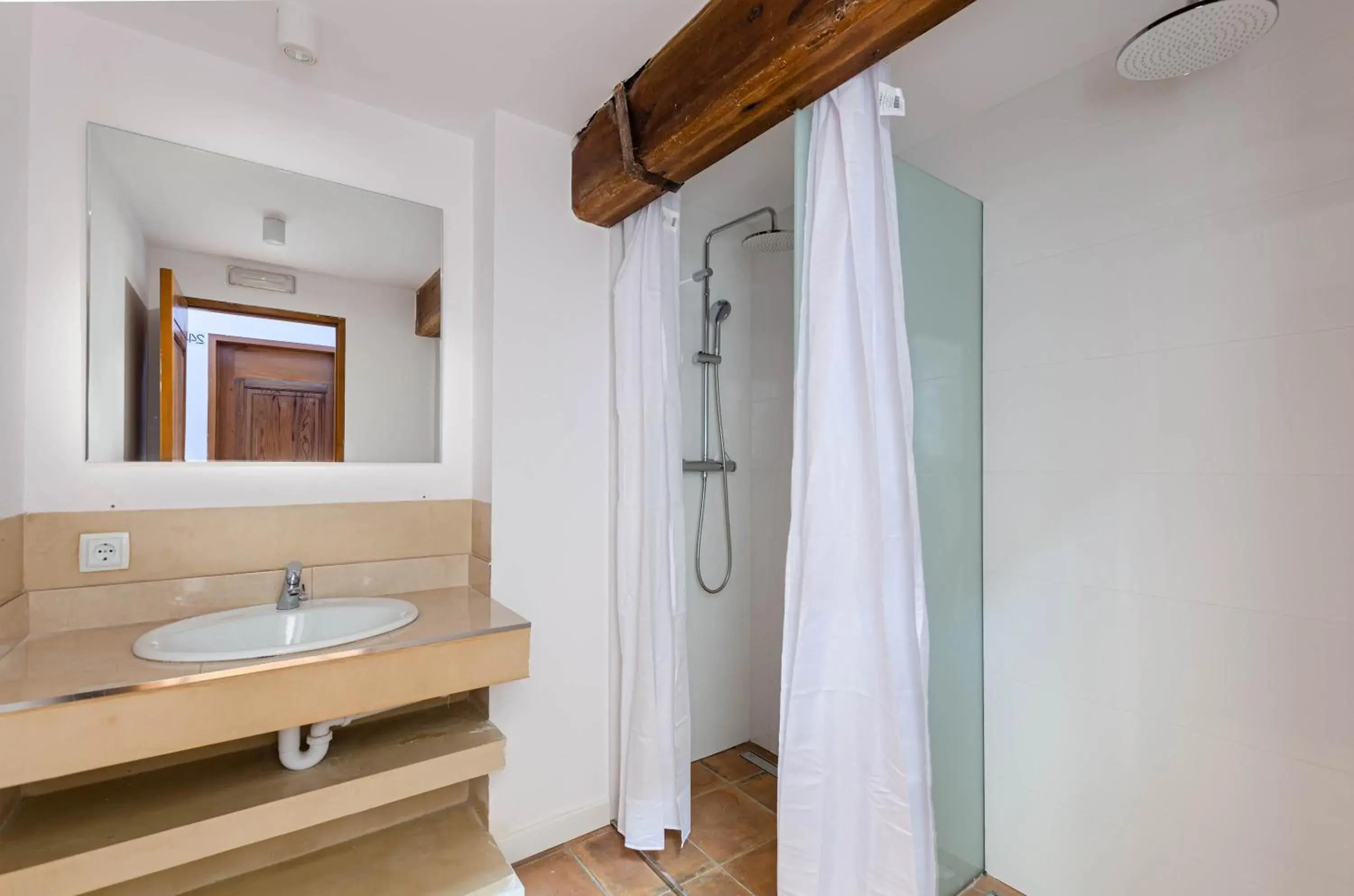 Shower, Bathroom in Urban Hostel Palma - Albergue Juvenil - Youth Hostel