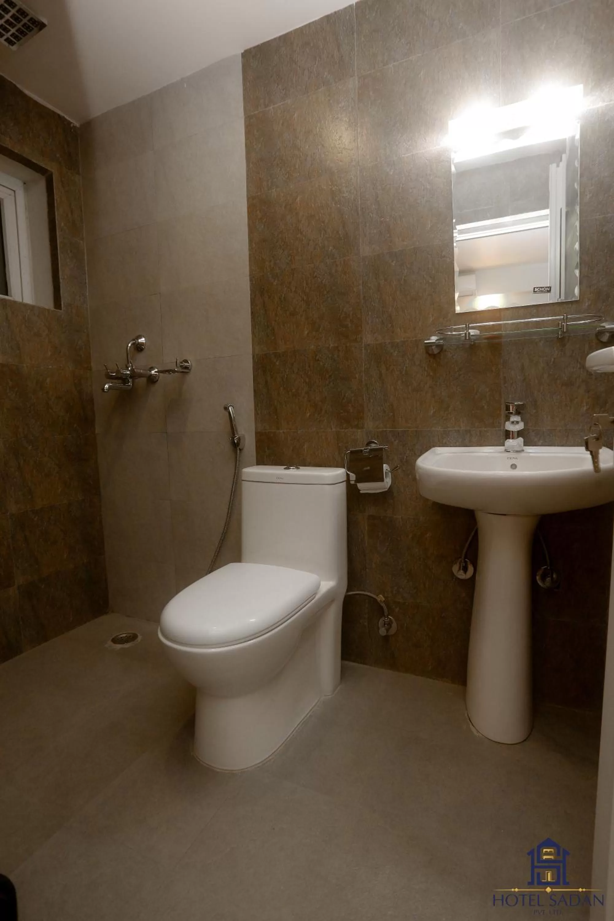 Shower in Hotel Sadan