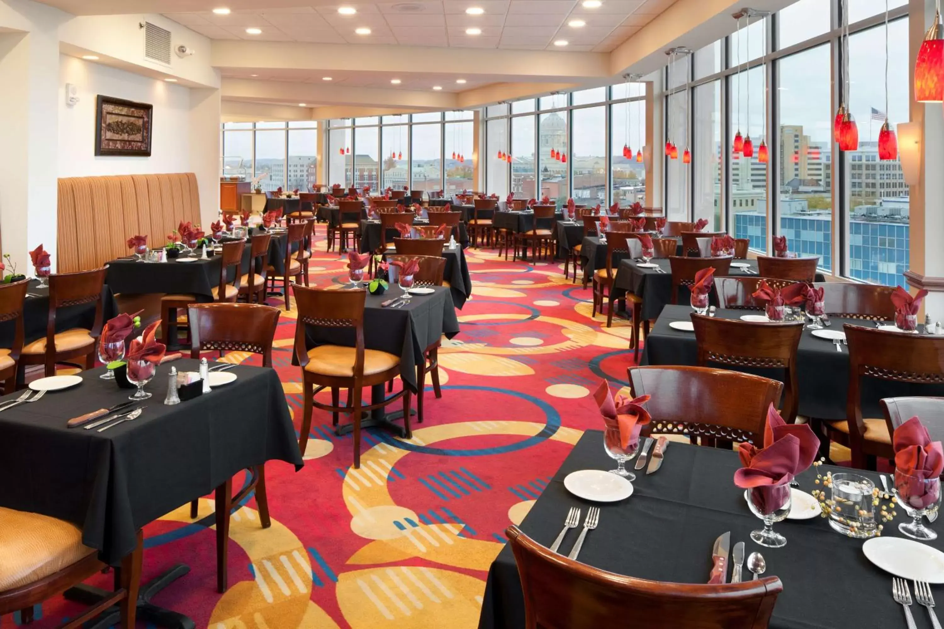 Restaurant/Places to Eat in DoubleTree by Hilton Jefferson City