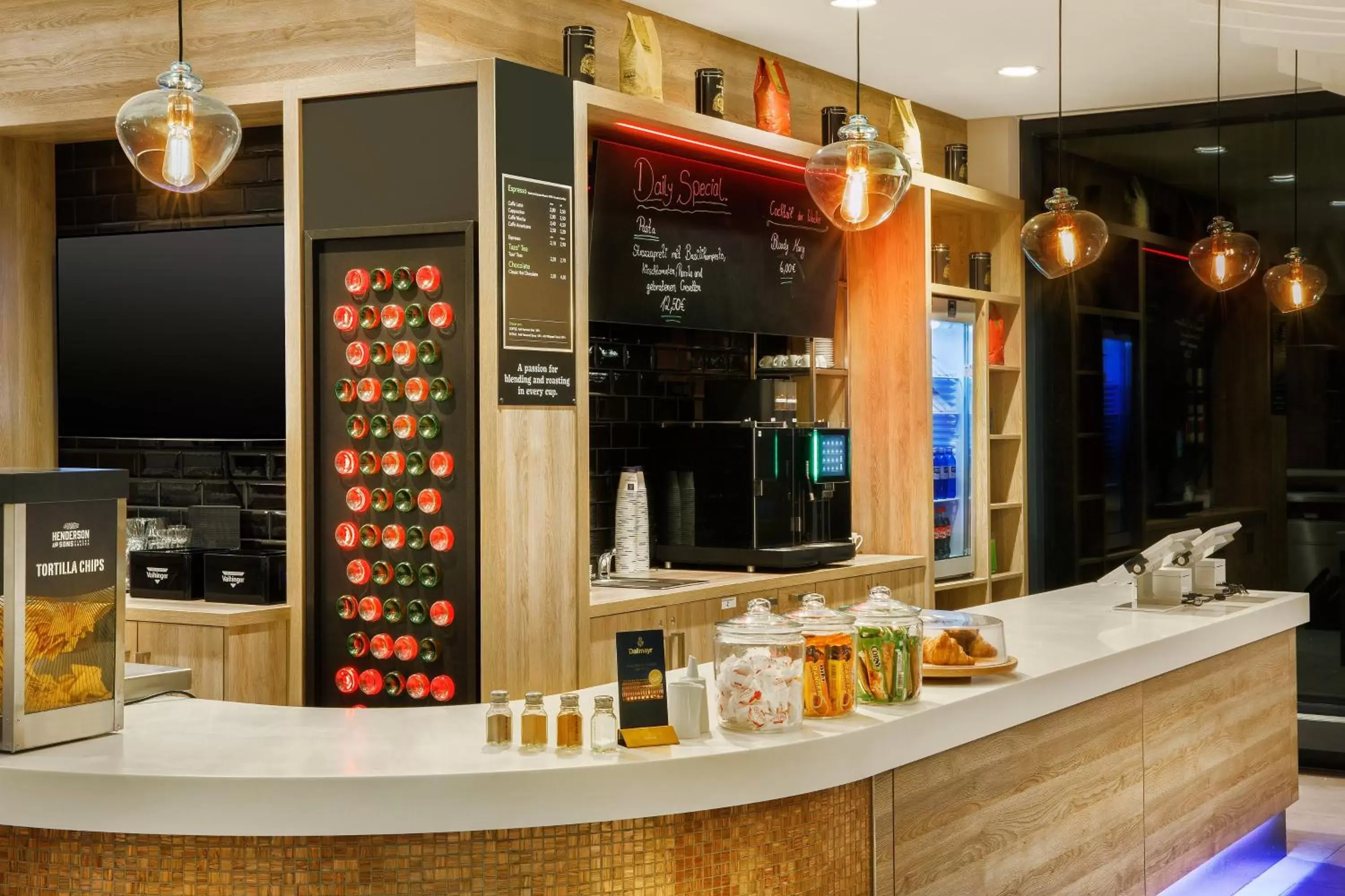 Lounge or bar in Holiday Inn Düsseldorf City – Toulouser Allee, an IHG Hotel