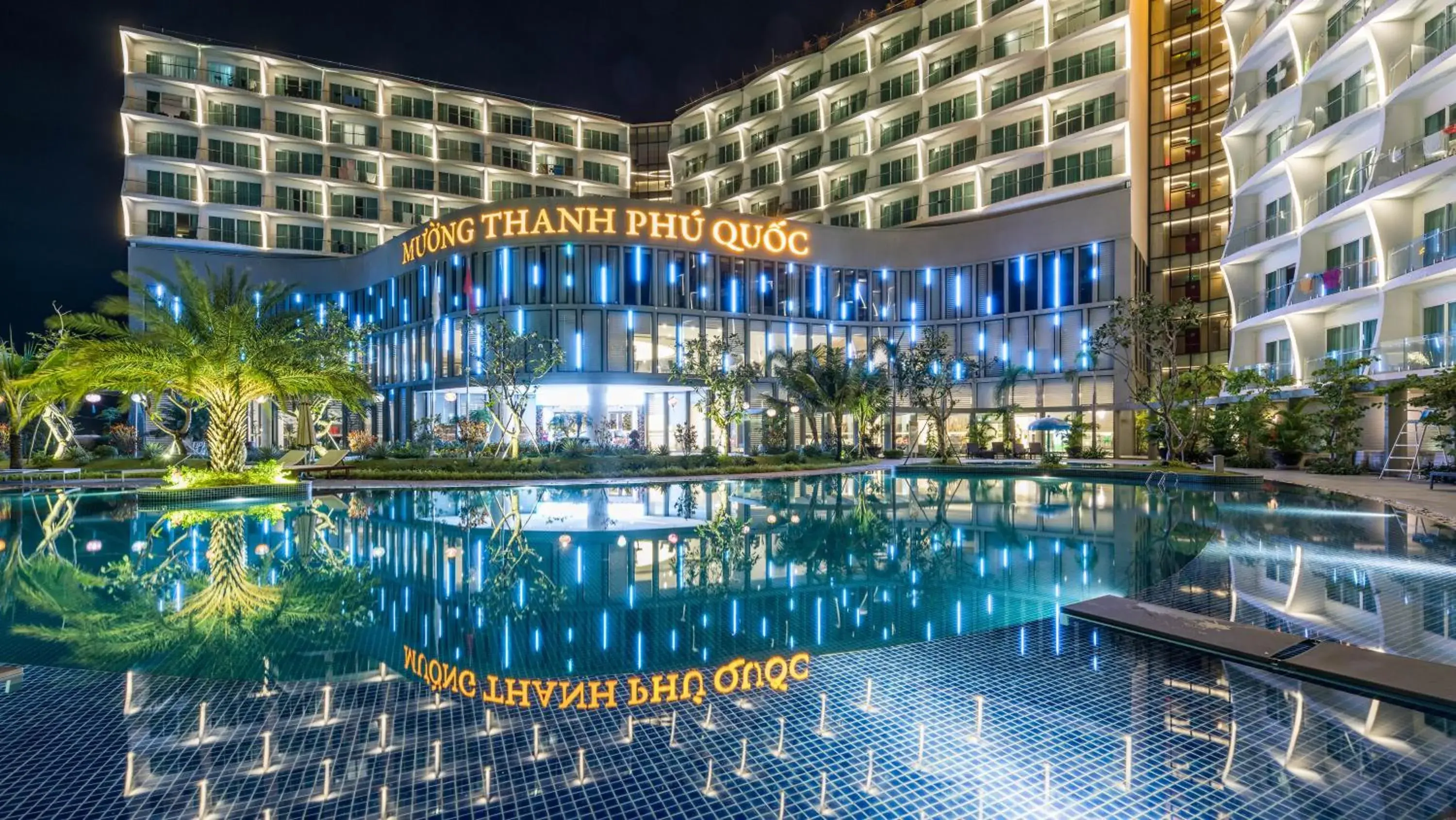 Swimming pool in Muong Thanh Luxury Phu Quoc Hotel