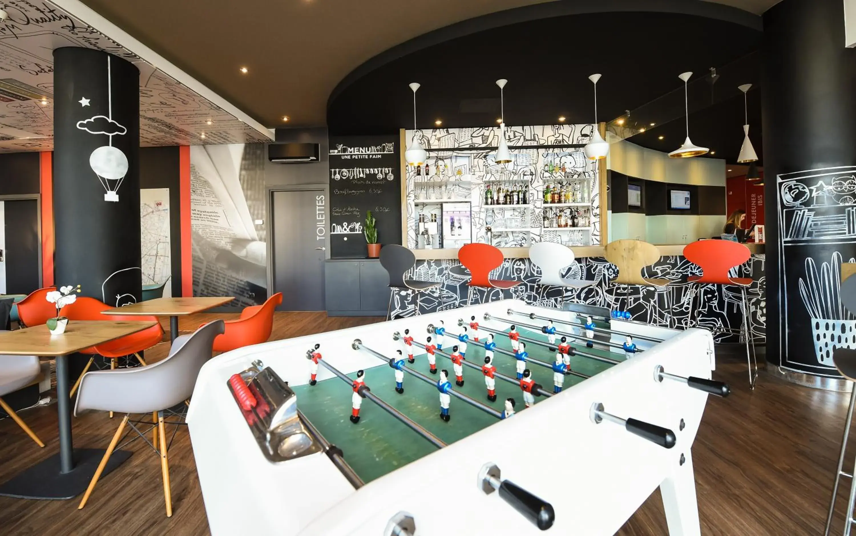 Lounge or bar, Other Activities in Ibis budget Dijon Centre Clemenceau