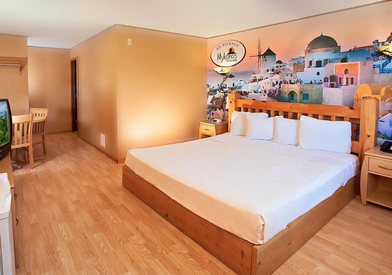Bedroom, Bed in MT. OLYMPUS WATER PARK AND THEME PARK RESORT