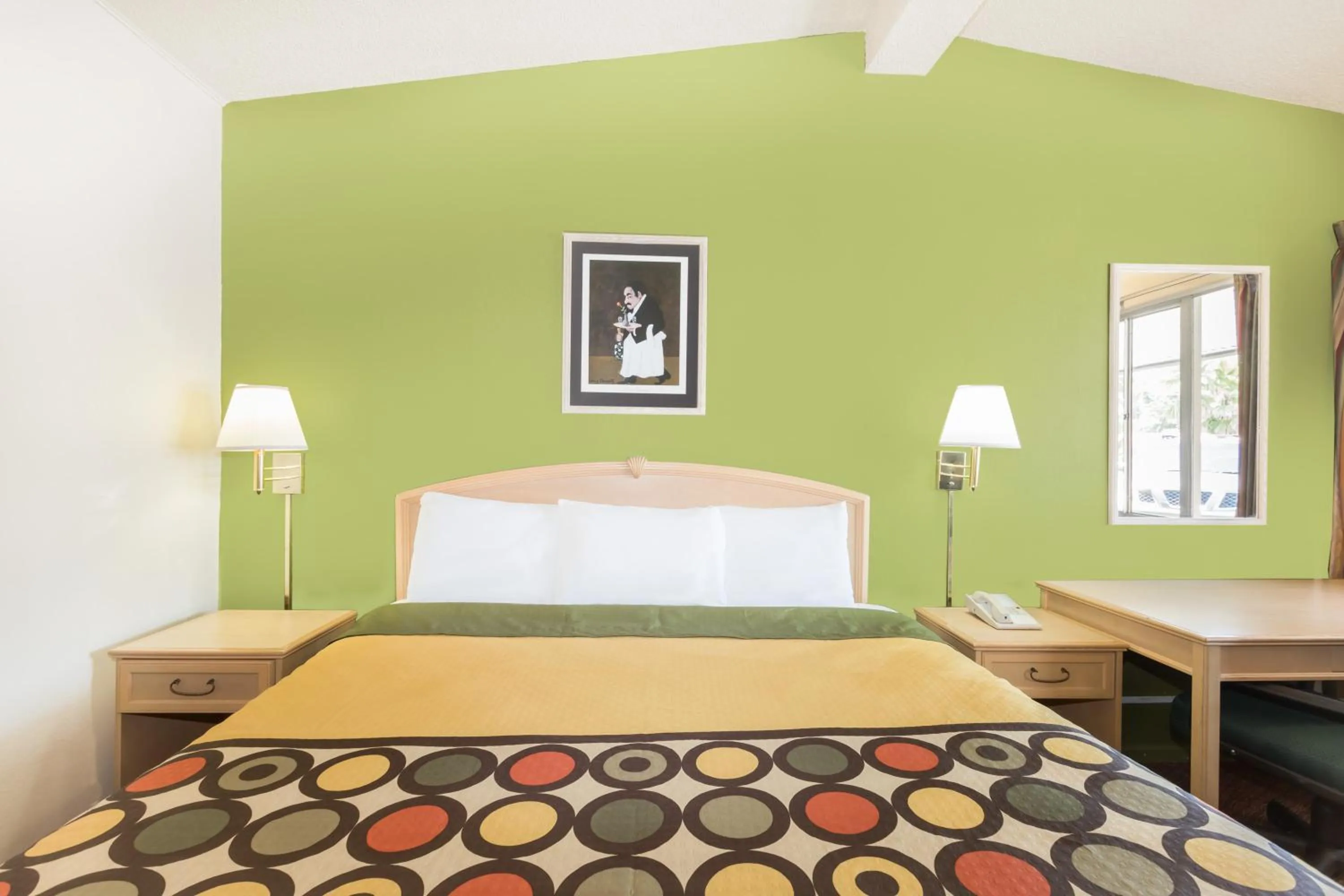 Bed in Knights Inn Statesboro