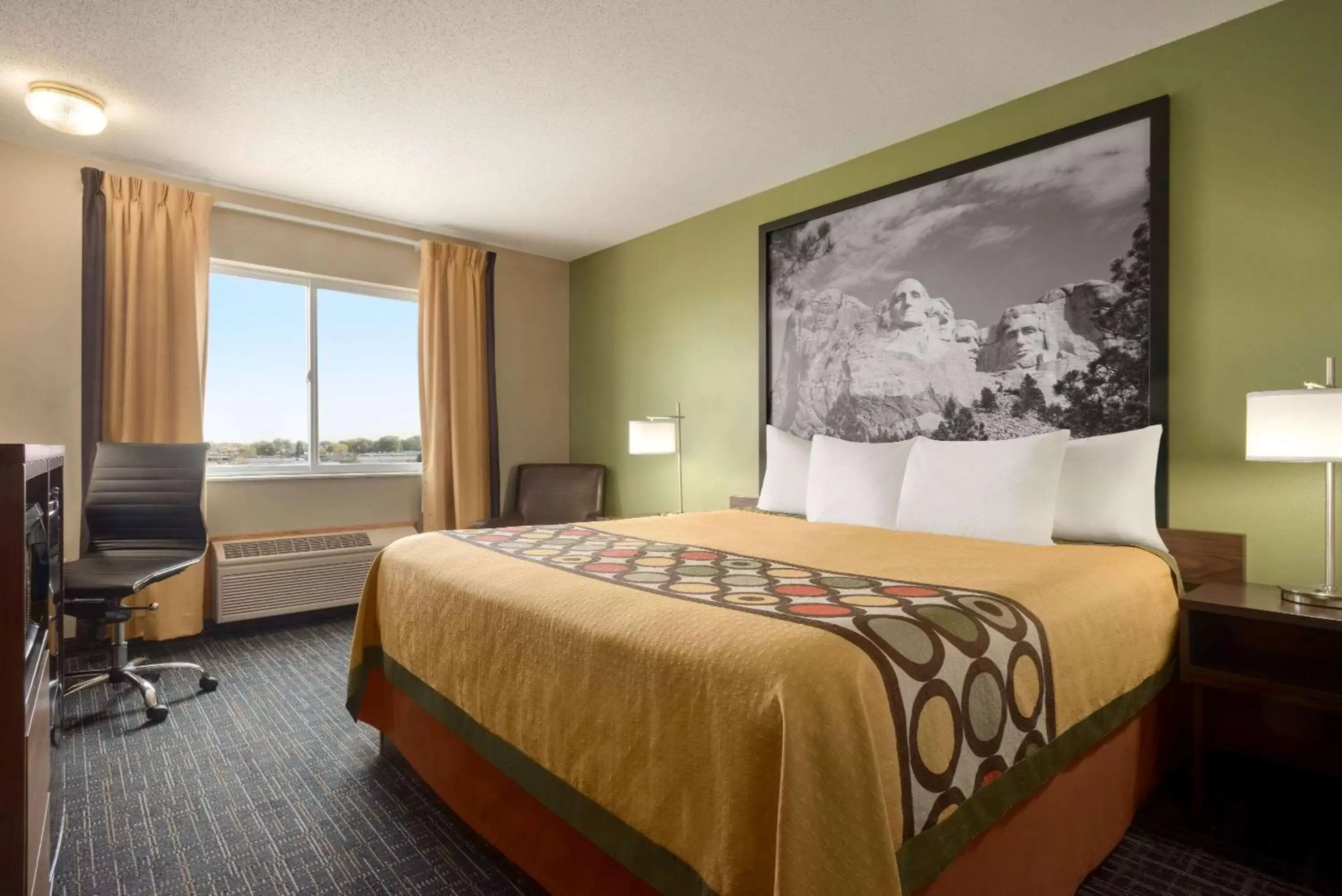 Bedroom, Bed in Super 8 by Wyndham Sioux Falls