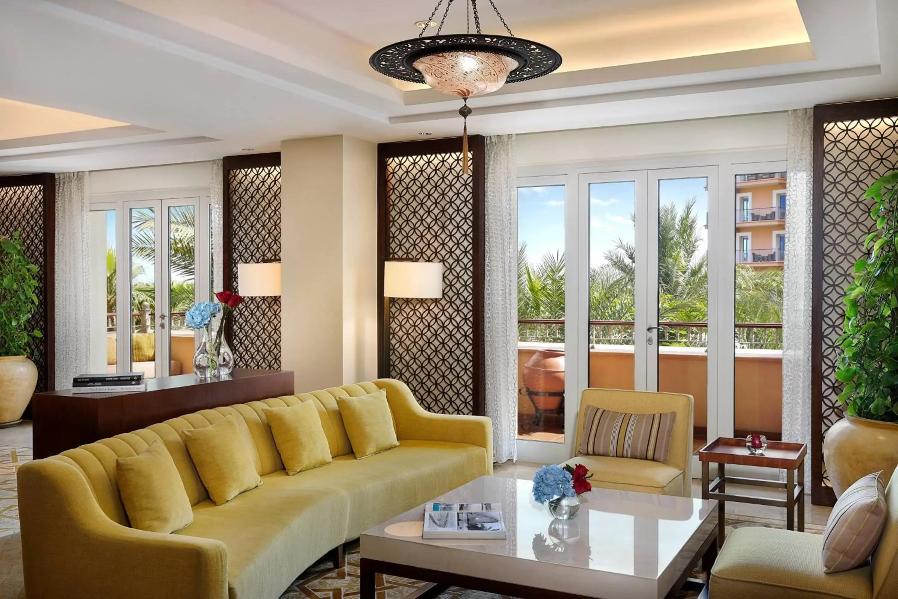 Lounge or bar, Seating Area in The Ritz-Carlton, Dubai