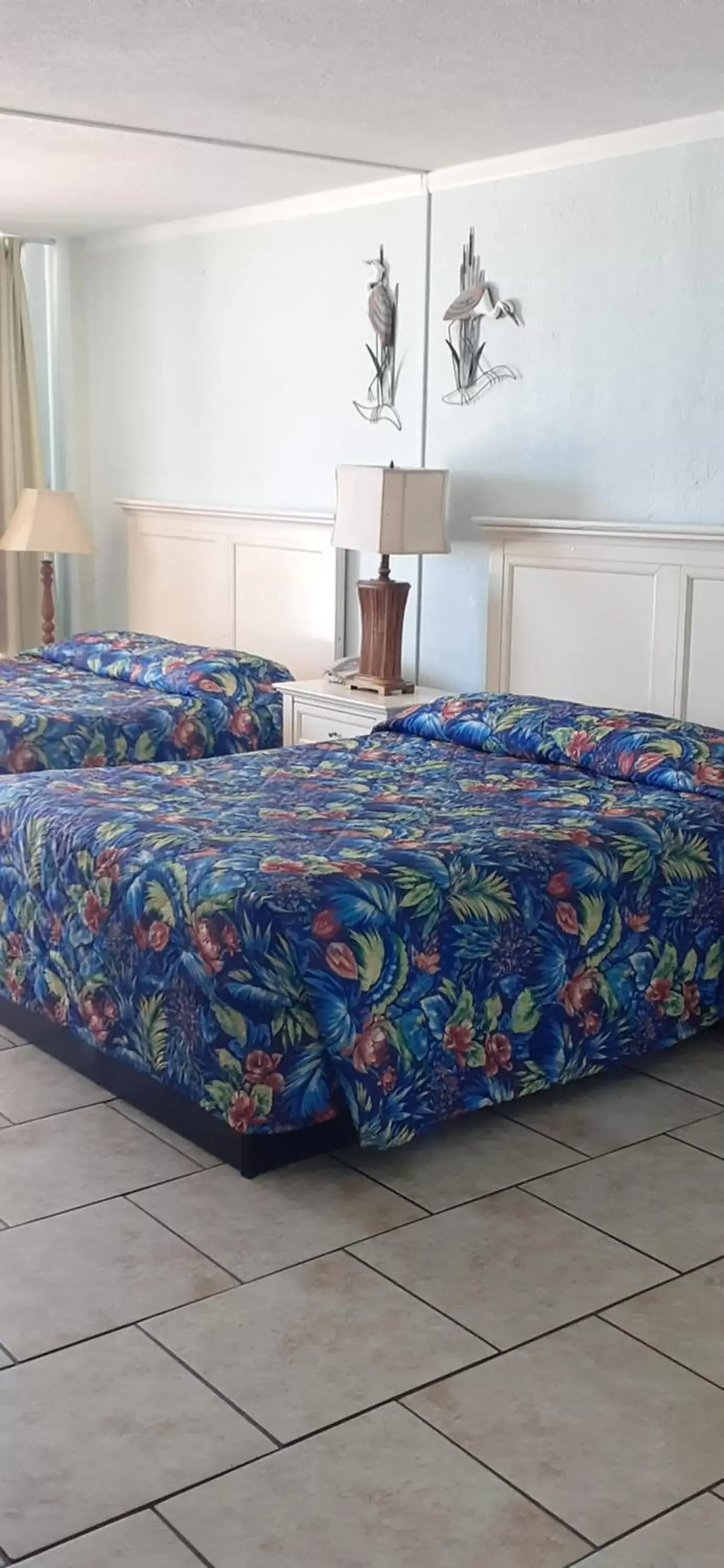 Bed in Daytona Beach Hawaiian Inn