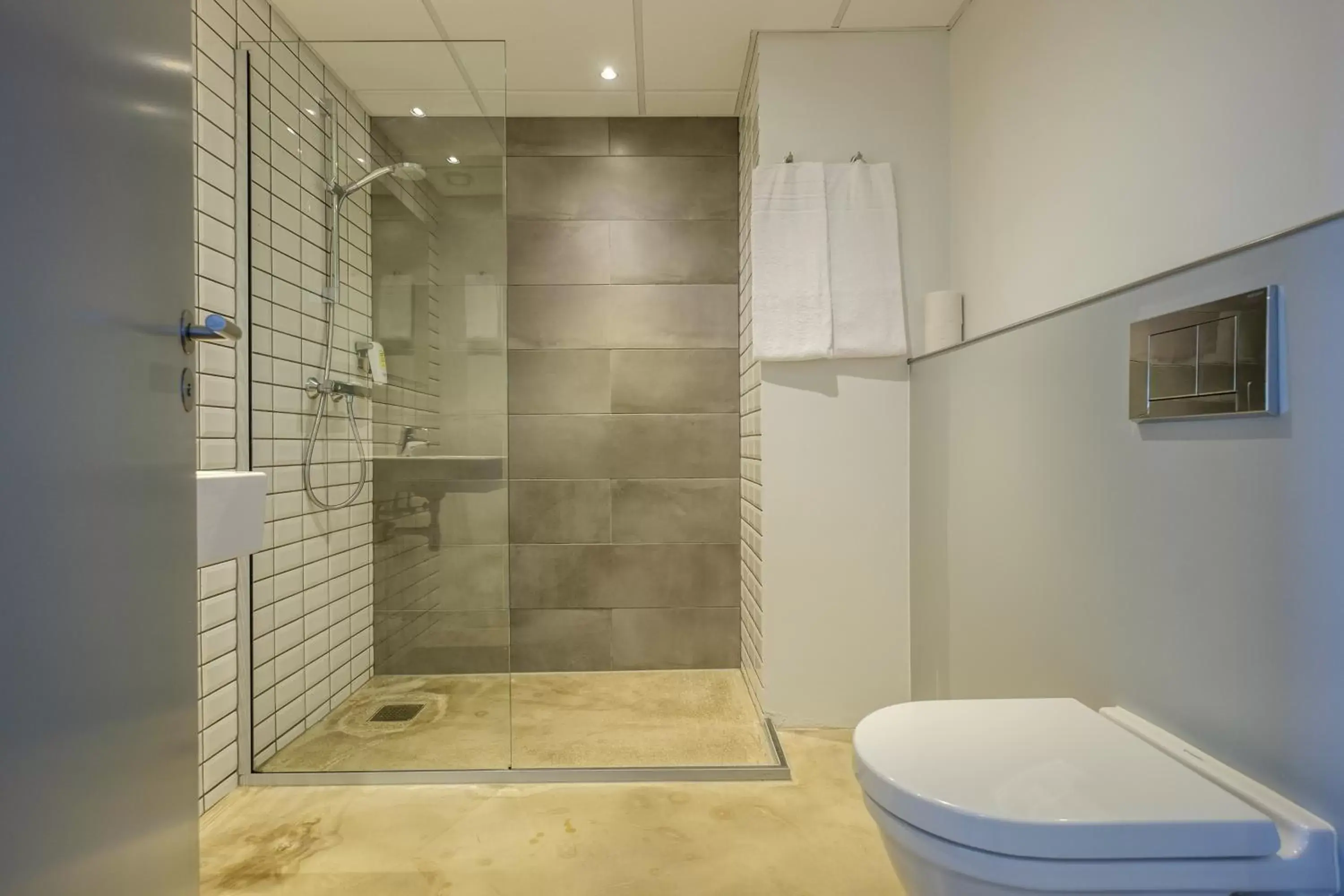 Shower, Bathroom in Zleep Hotel Aarhus Viby