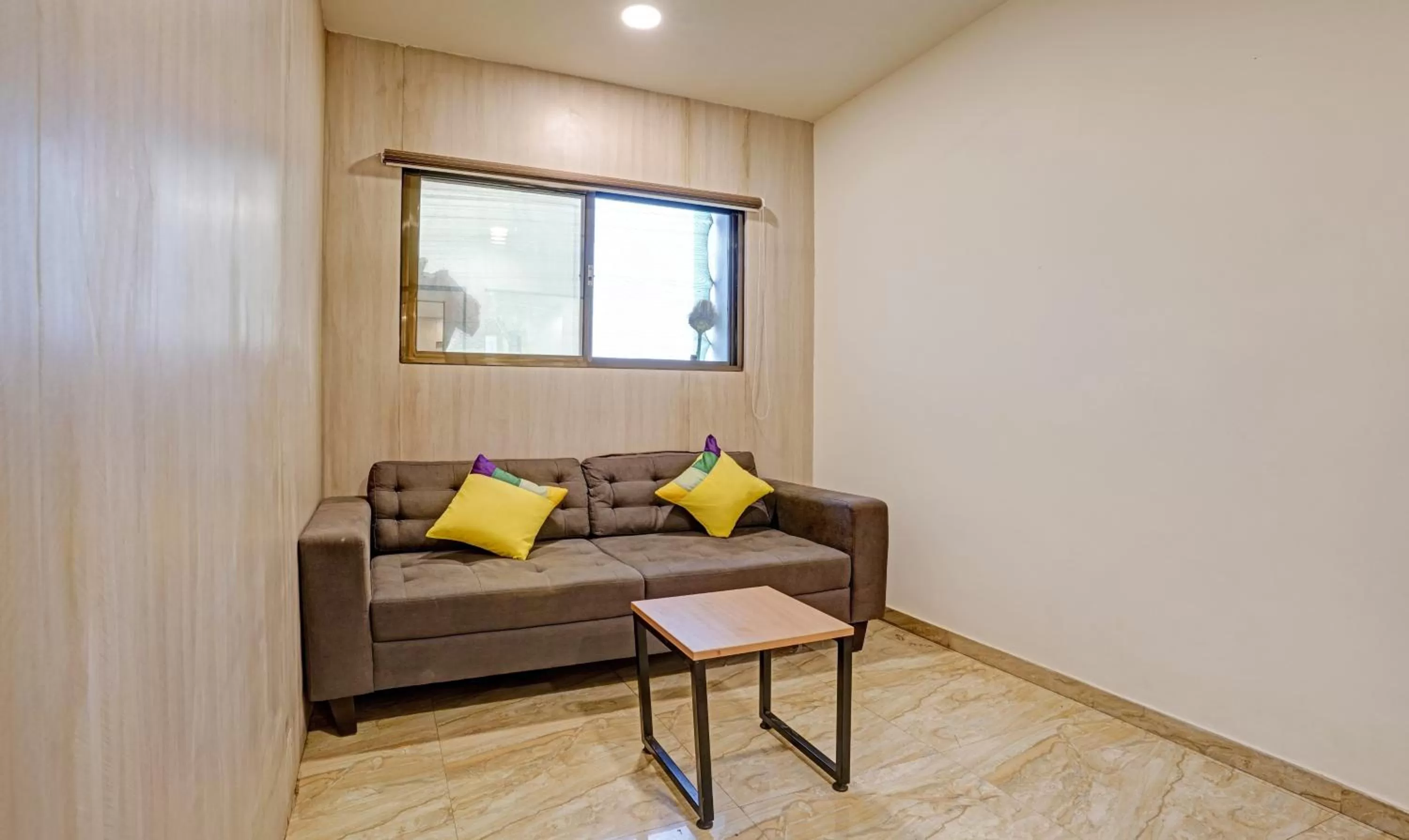 Seating area in Itsy Hotels Flowers Park