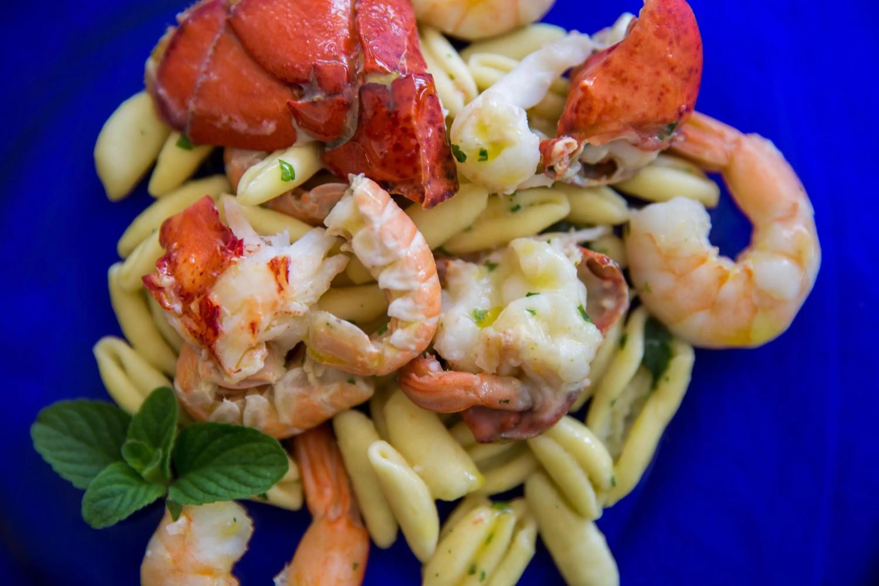 Restaurant/places to eat in Hotel Ares