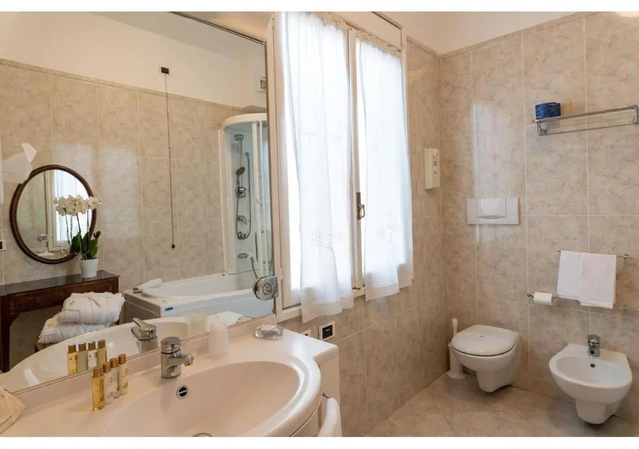 Bathroom in PHI Hotel Canalgrande