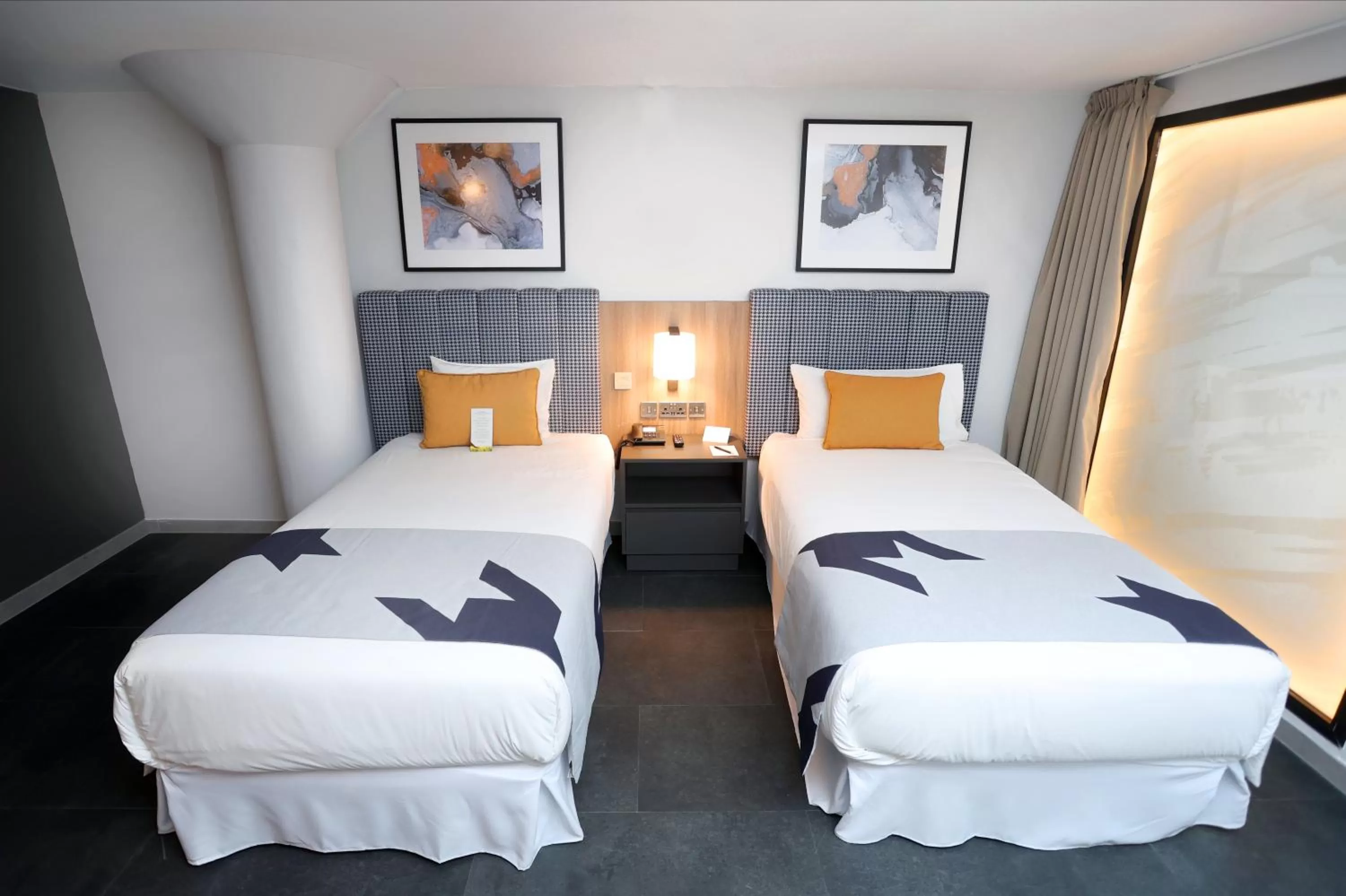 Bed in Riu Plaza London Victoria